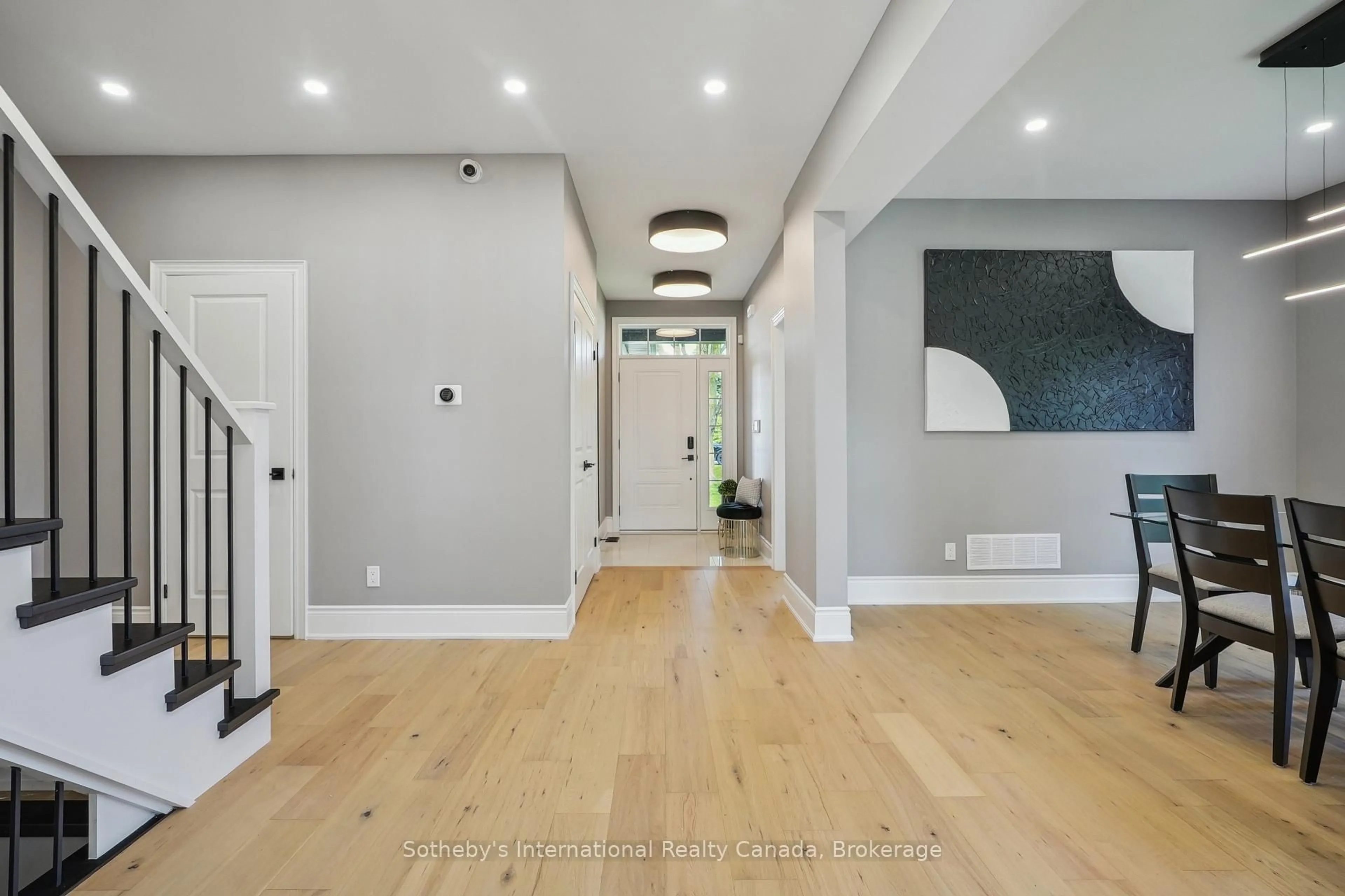 Indoor entryway for 796 Highway 6, Haldimand Ontario N3W 1M8