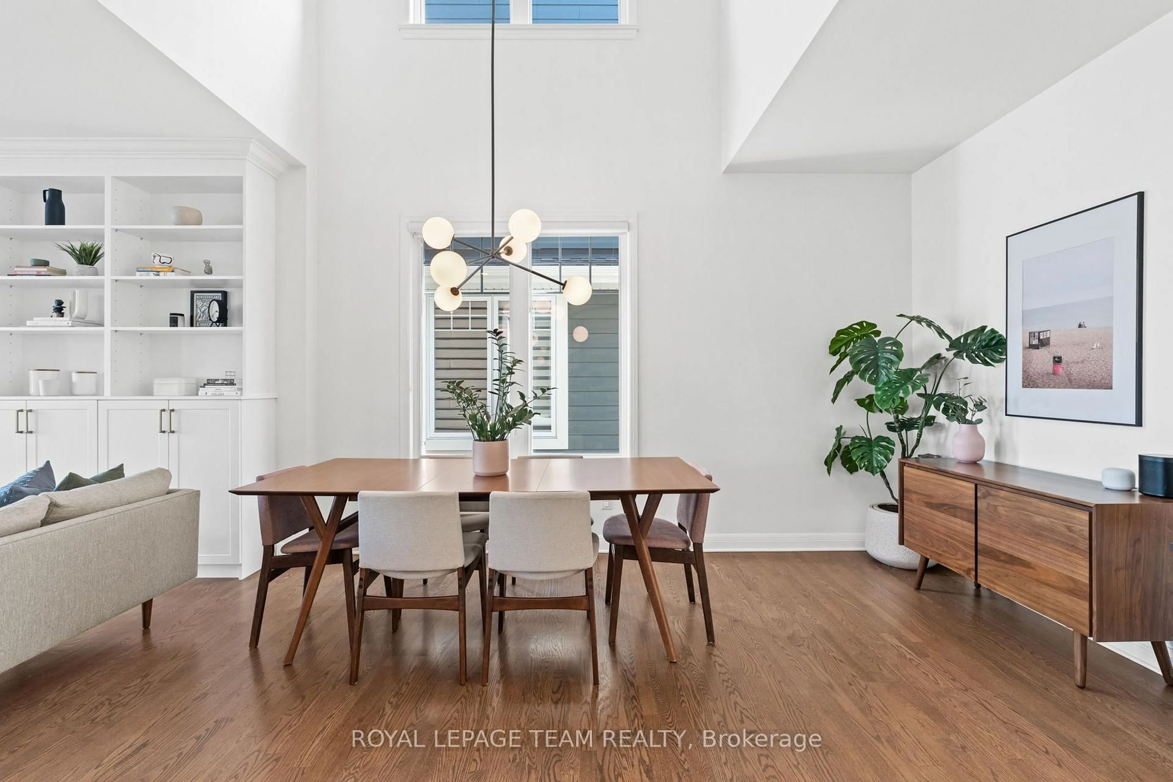Dining room, wood/laminate floor for 108 LOCHHOUSE Walk, Ottawa Ontario K2J 6A3