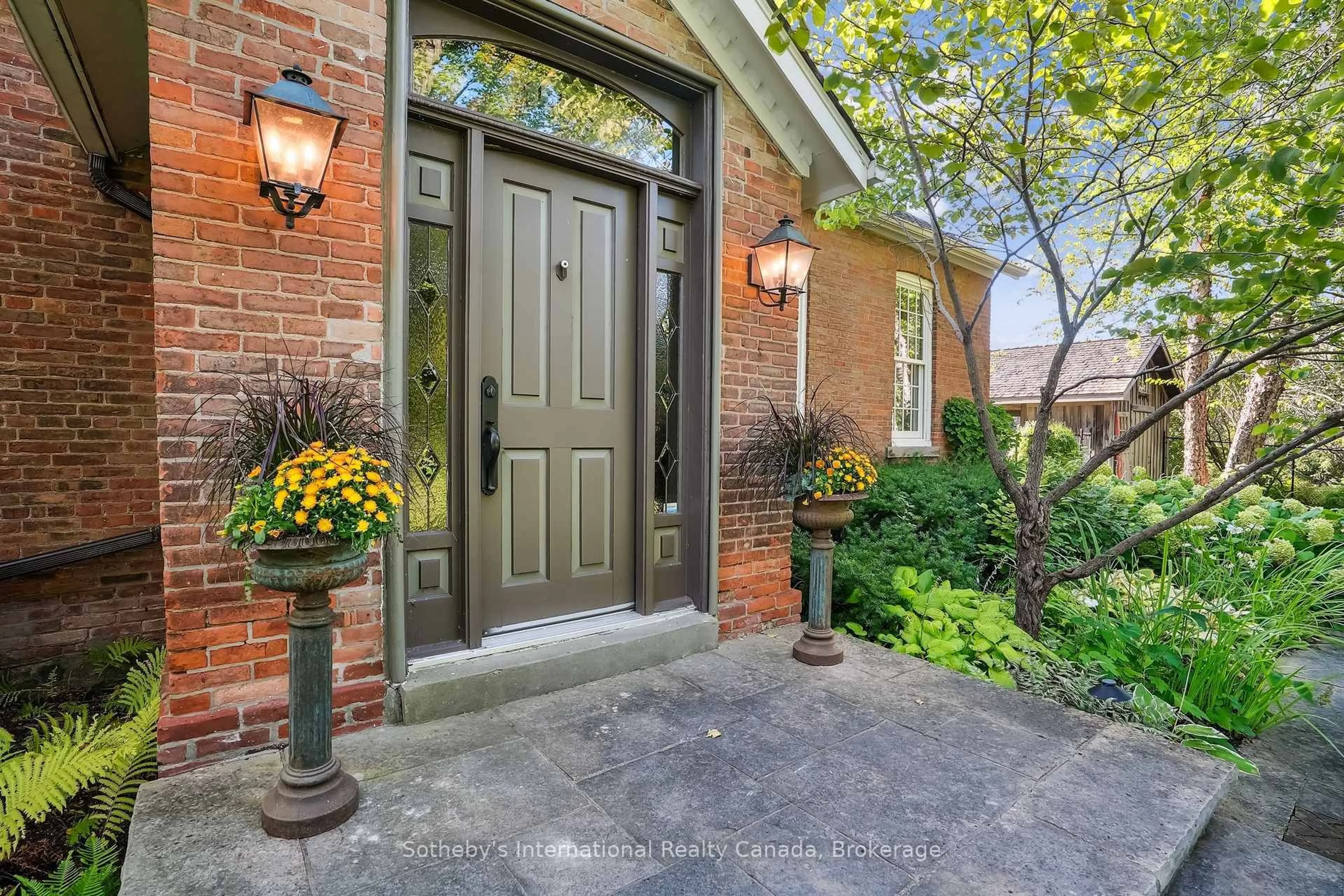 Unknown for 1553 BROCK Rd, Hamilton Ontario L9H 5E4