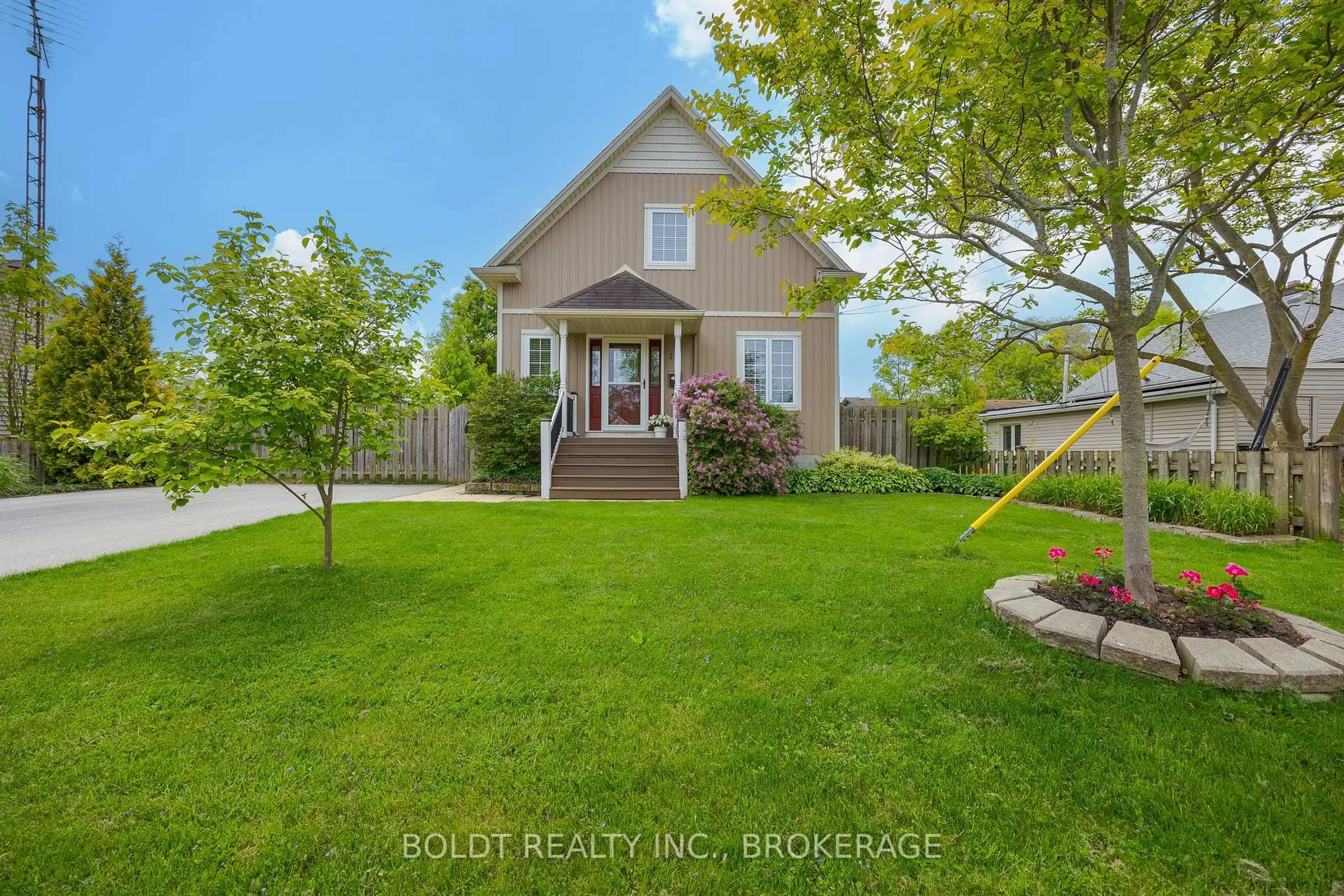 A pic from outside/outdoor area/front of a property/back of a property/a pic from drone, street for 12 Northglen Ave, St. Catharines Ontario L2M 1B2
