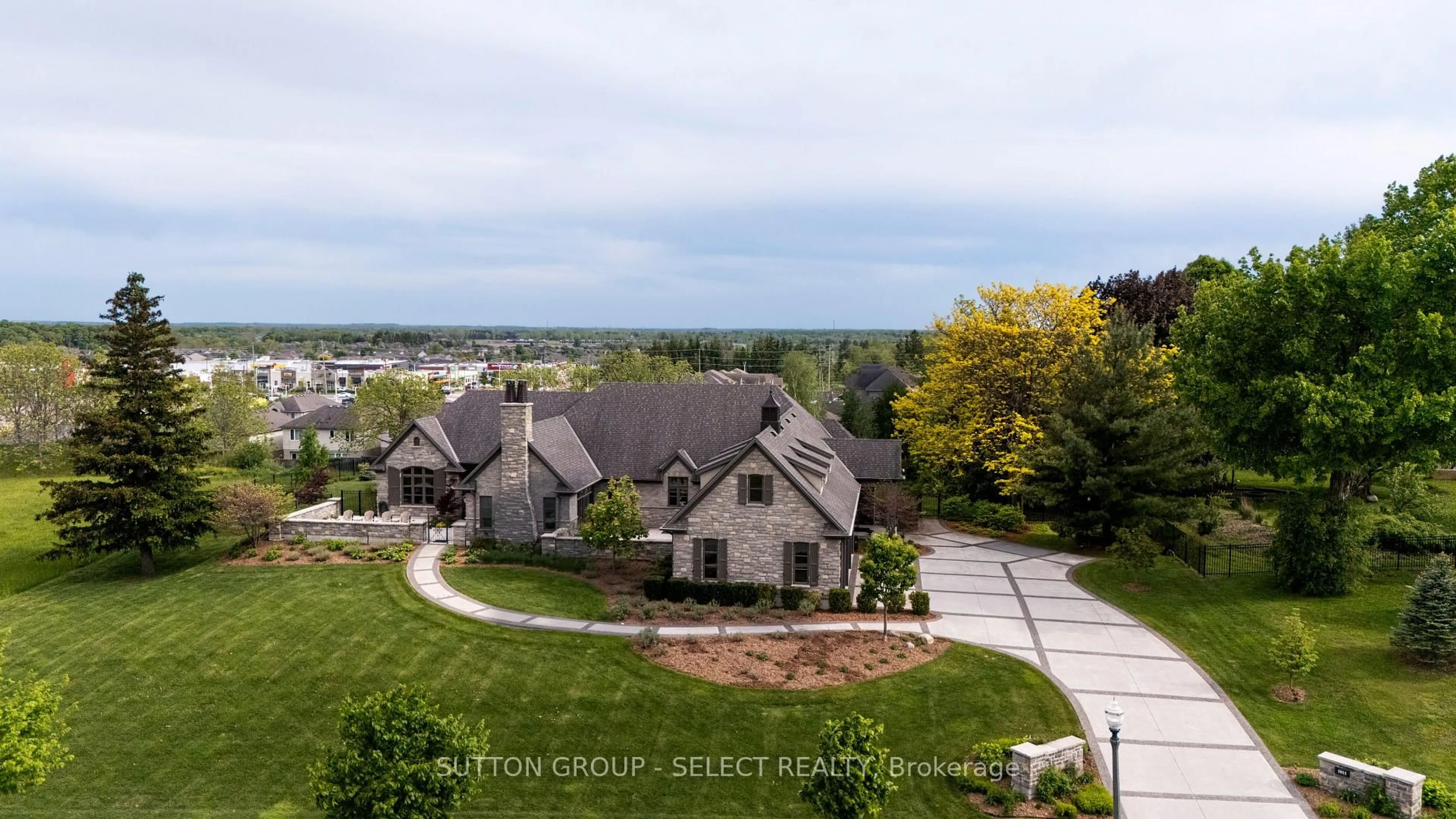 A pic from outside/outdoor area/front of a property/back of a property/a pic from drone, unknown for 1011 Cherrygrove Dr, London South Ontario N6K 5B2