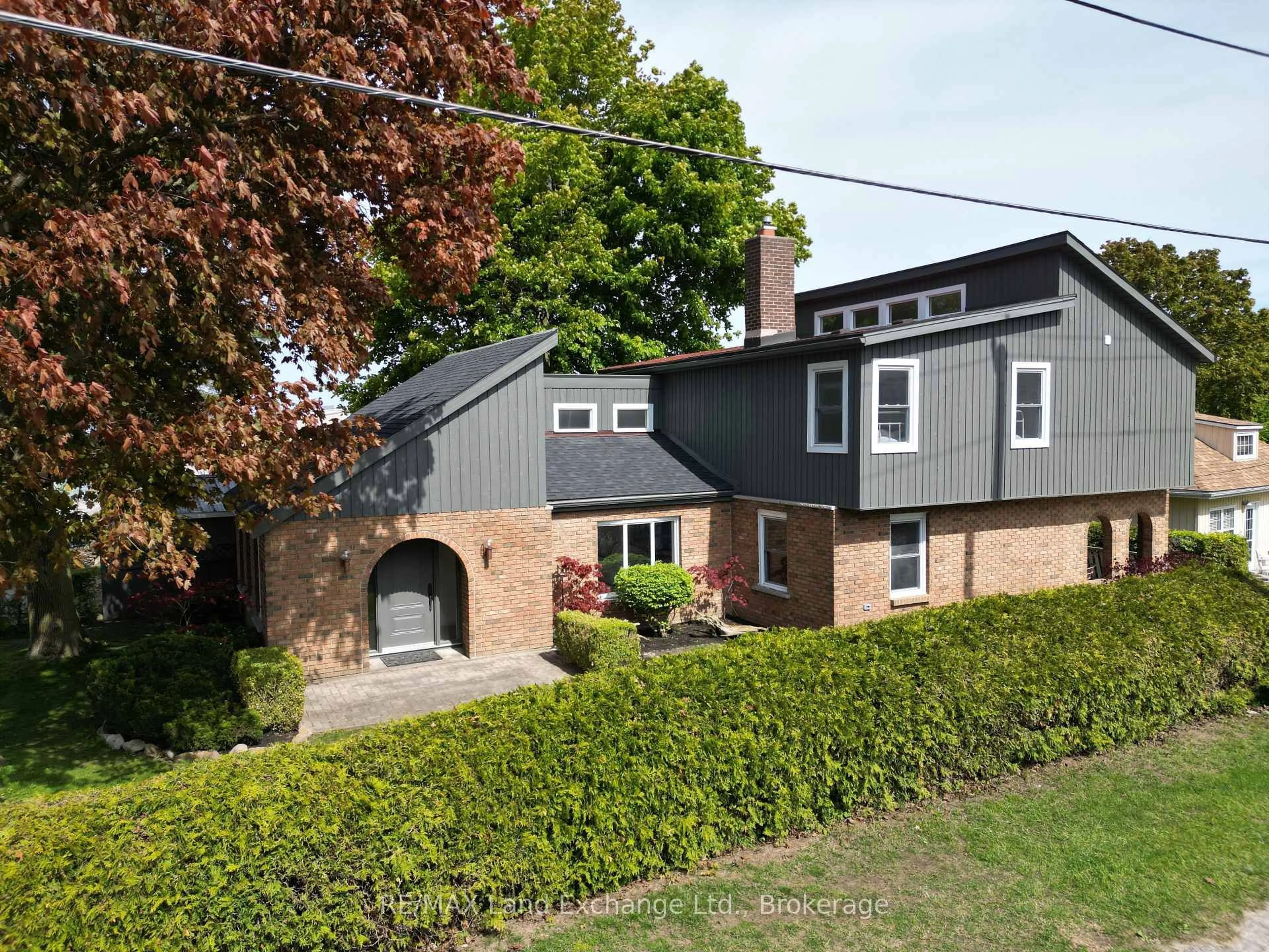 A pic from outside/outdoor area/front of a property/back of a property/a pic from drone, street for 177 Durham St, Kincardine Ontario N2Z 1A4