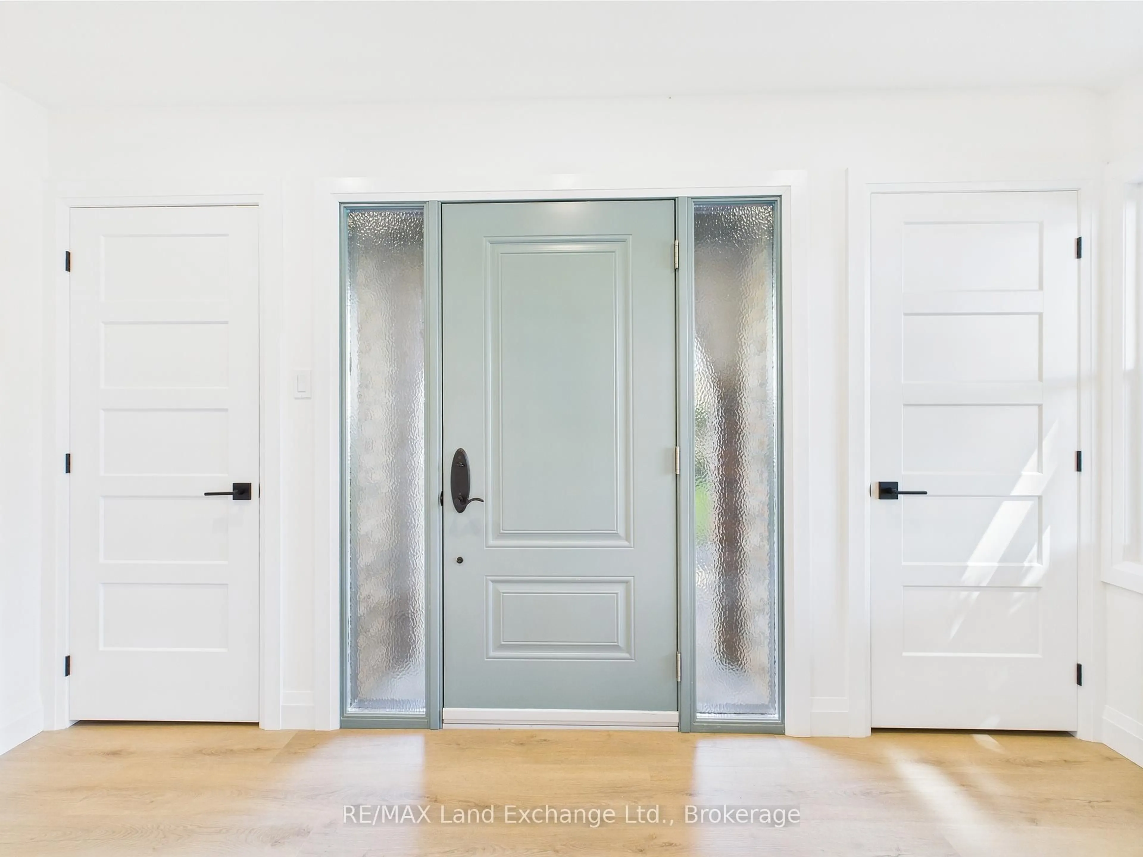 Indoor entryway for 177 Durham St, Kincardine Ontario N2Z 1A4