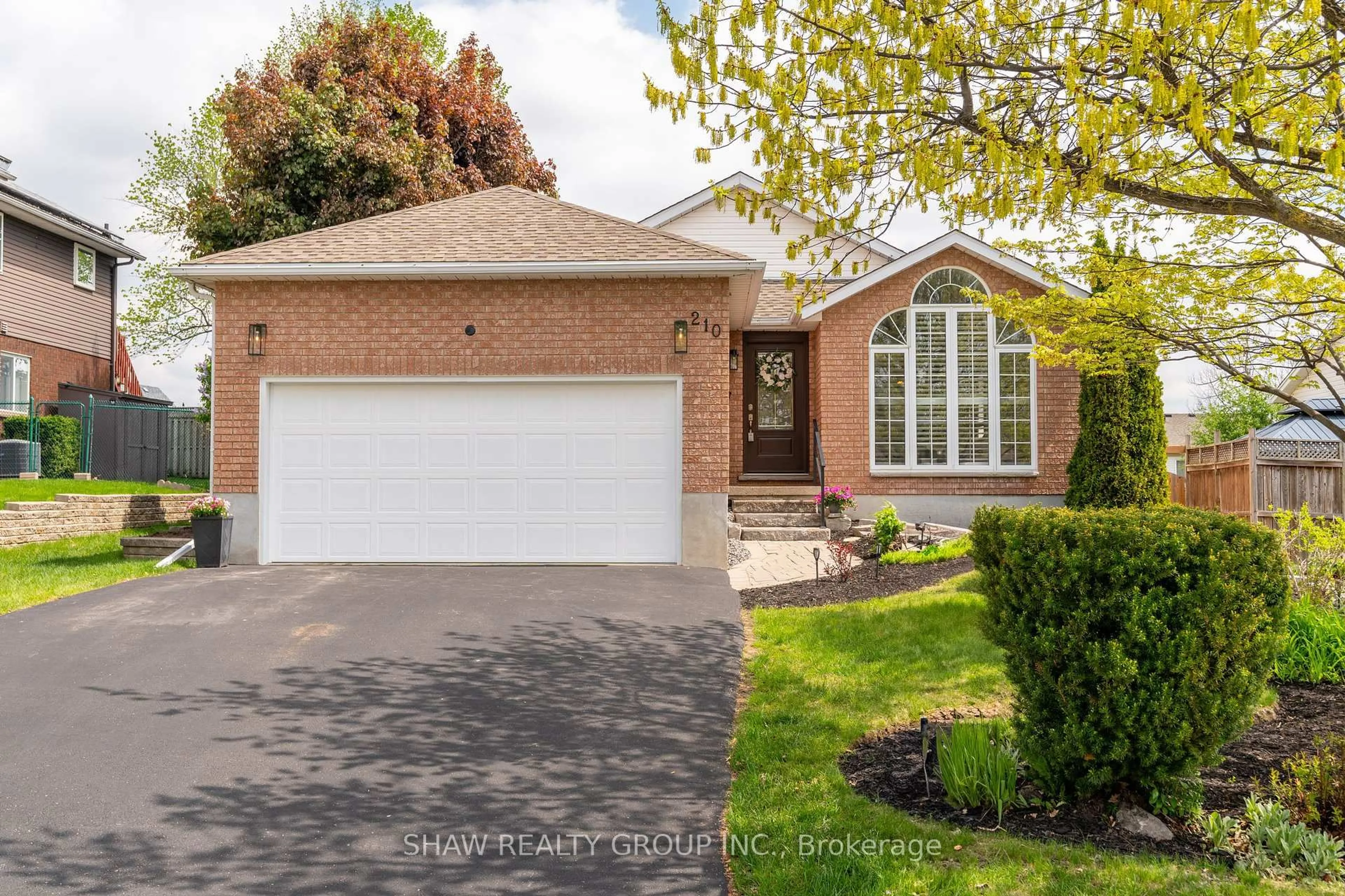 Home with brick exterior material, street for 210 Misty Crt, Kitchener Ontario N2B 3V4
