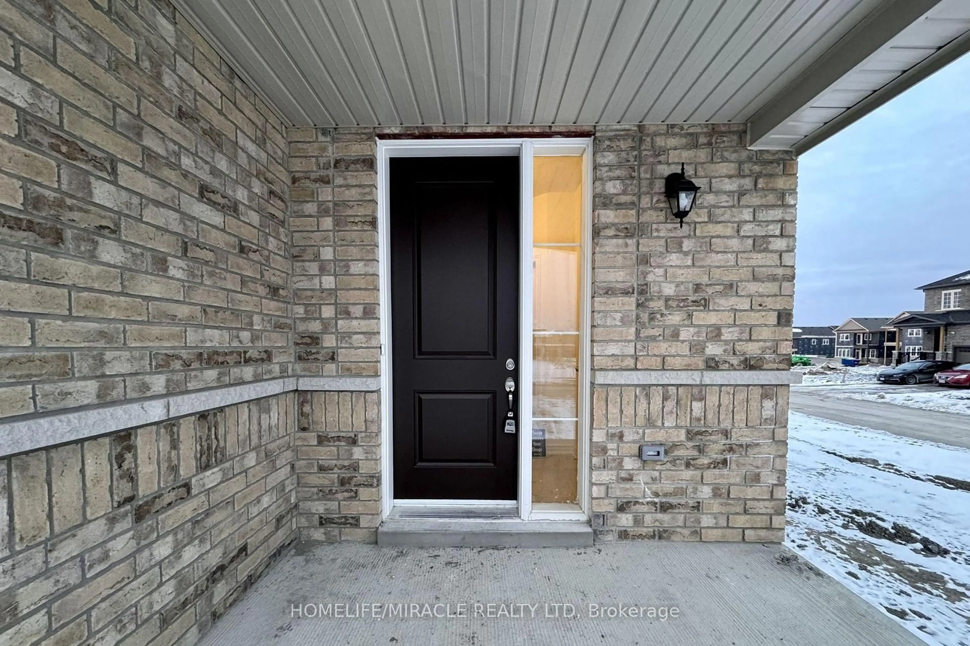Indoor entryway for 916 Bamford Terr, Peterborough North Ontario K9K 0G3