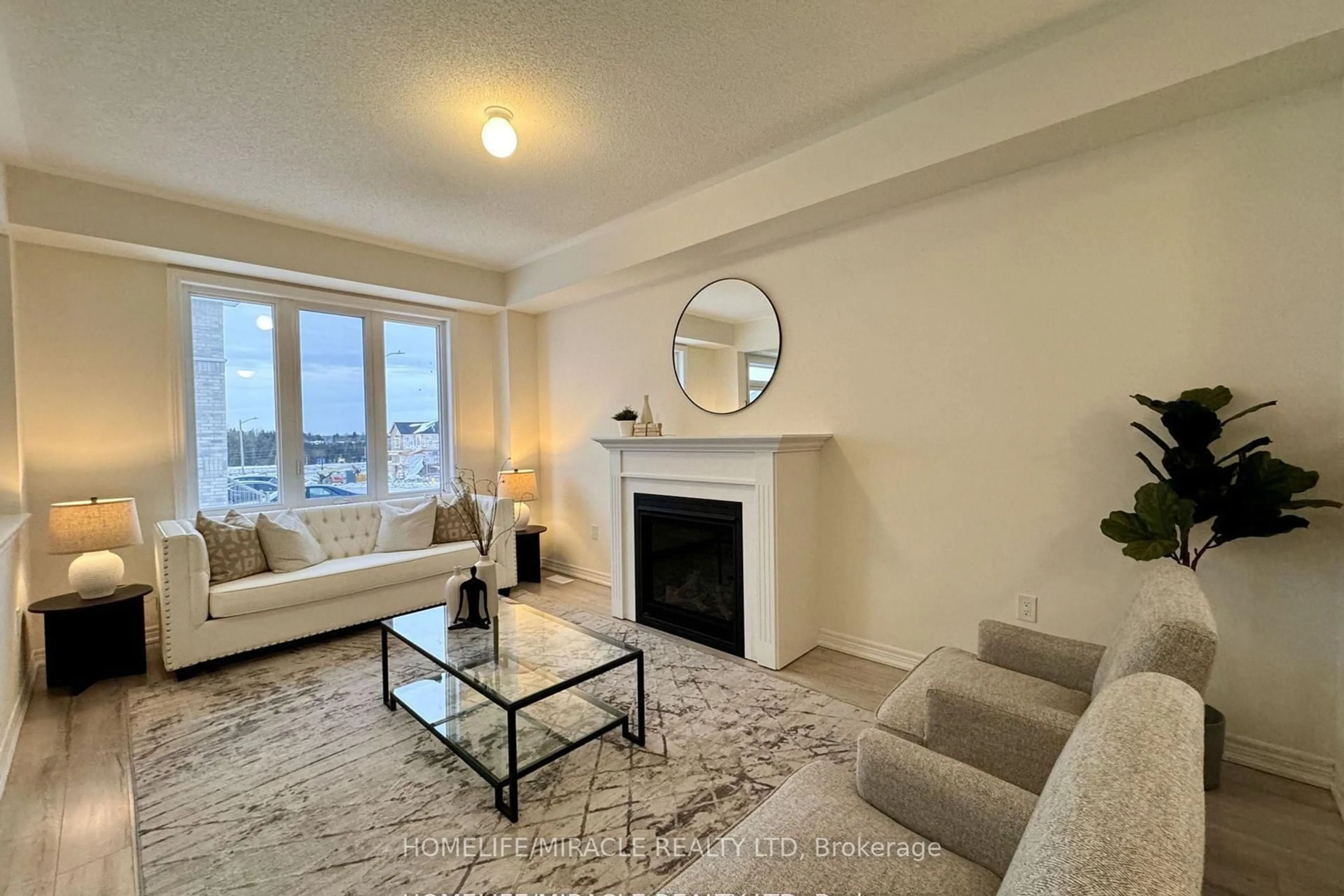 Living room with furniture, unknown for 916 Bamford Terr, Peterborough North Ontario K9K 0G3