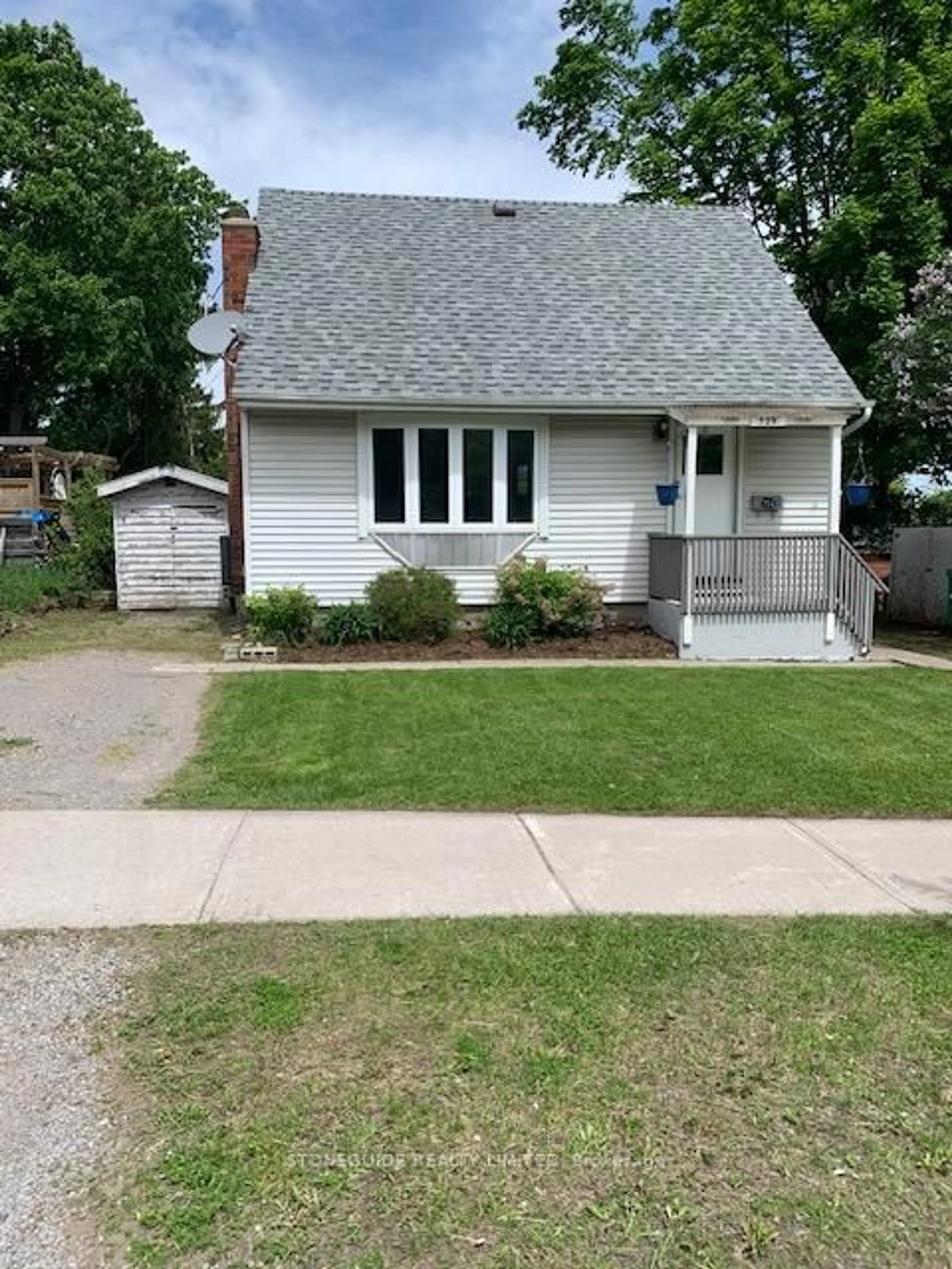 A pic from outside/outdoor area/front of a property/back of a property/a pic from drone, street for 724 Fairbairn St, Peterborough North Ontario K9H 6B6