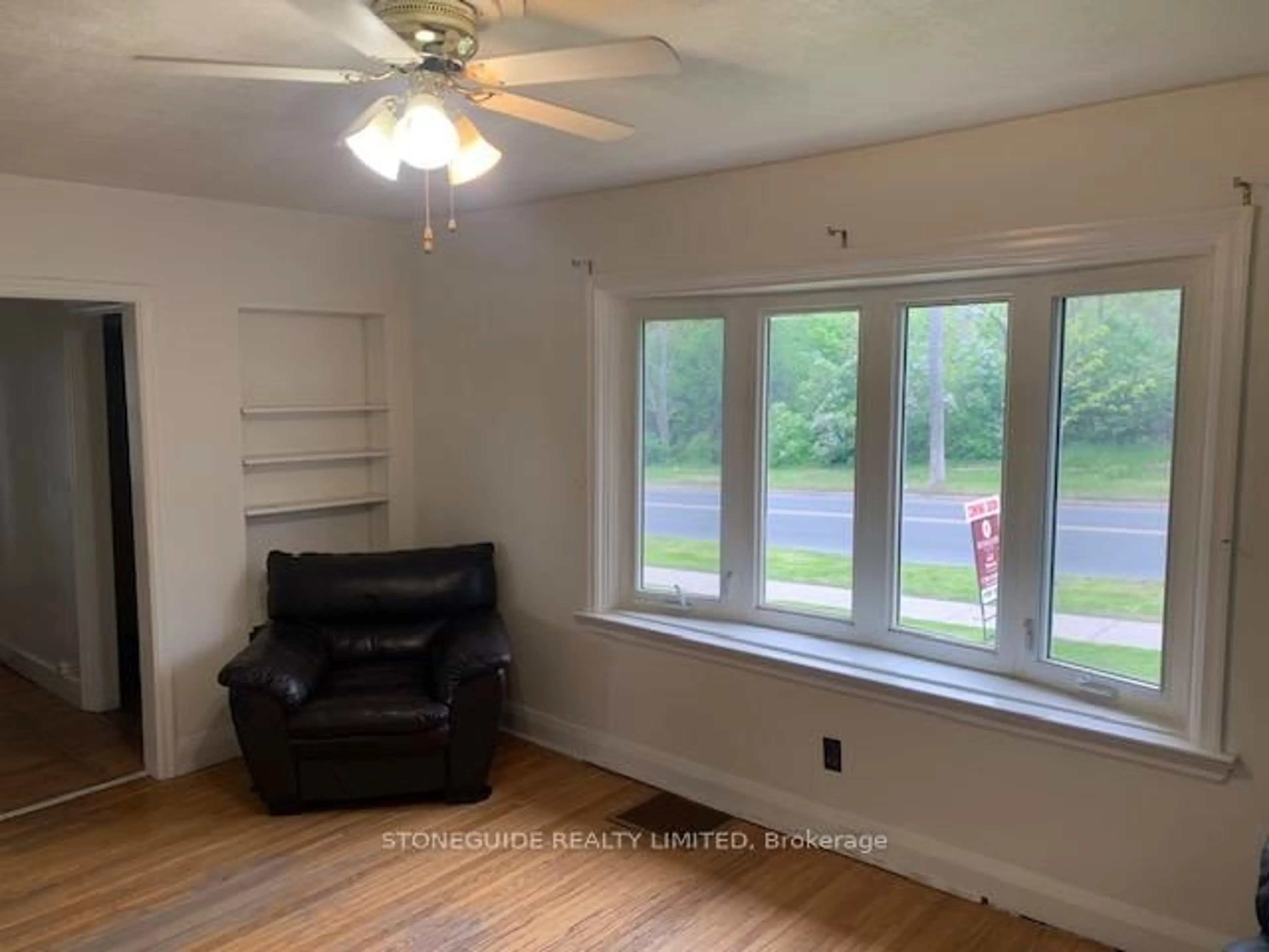 A pic of a room for 724 Fairbairn St, Peterborough North Ontario K9H 6B6