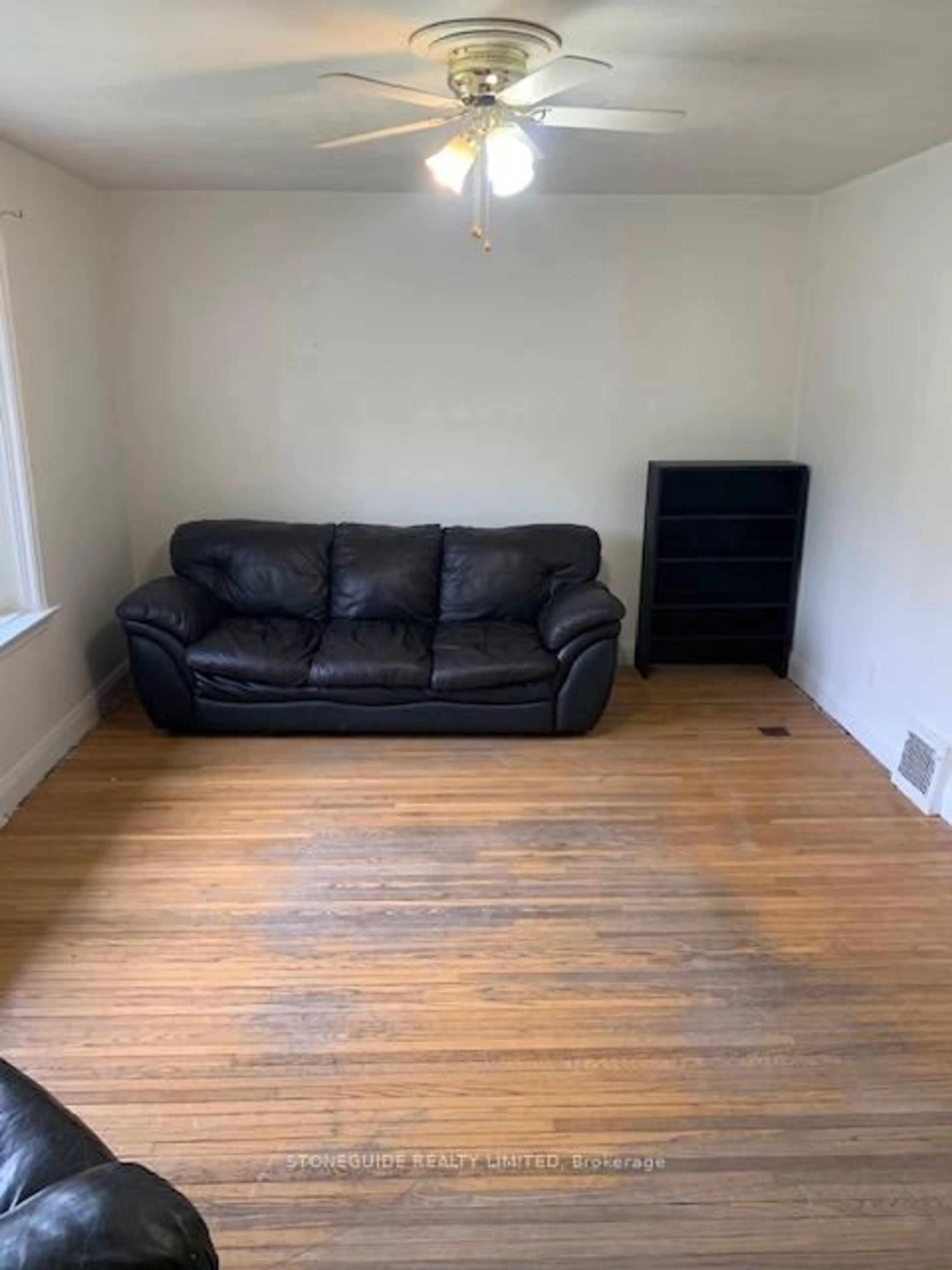 A pic of a room for 724 Fairbairn St, Peterborough North Ontario K9H 6B6