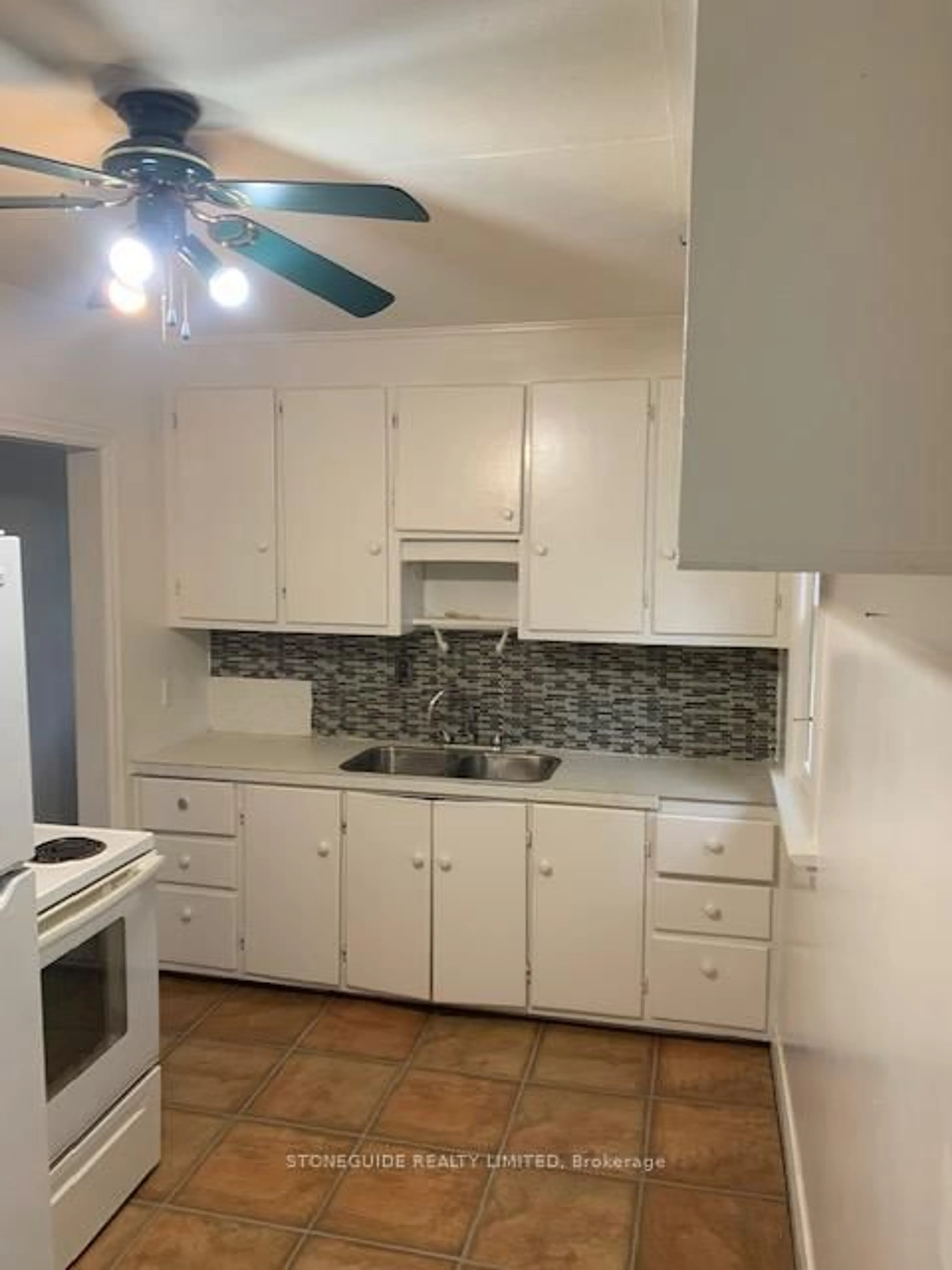 Standard kitchen, unknown for 724 Fairbairn St, Peterborough North Ontario K9H 6B6