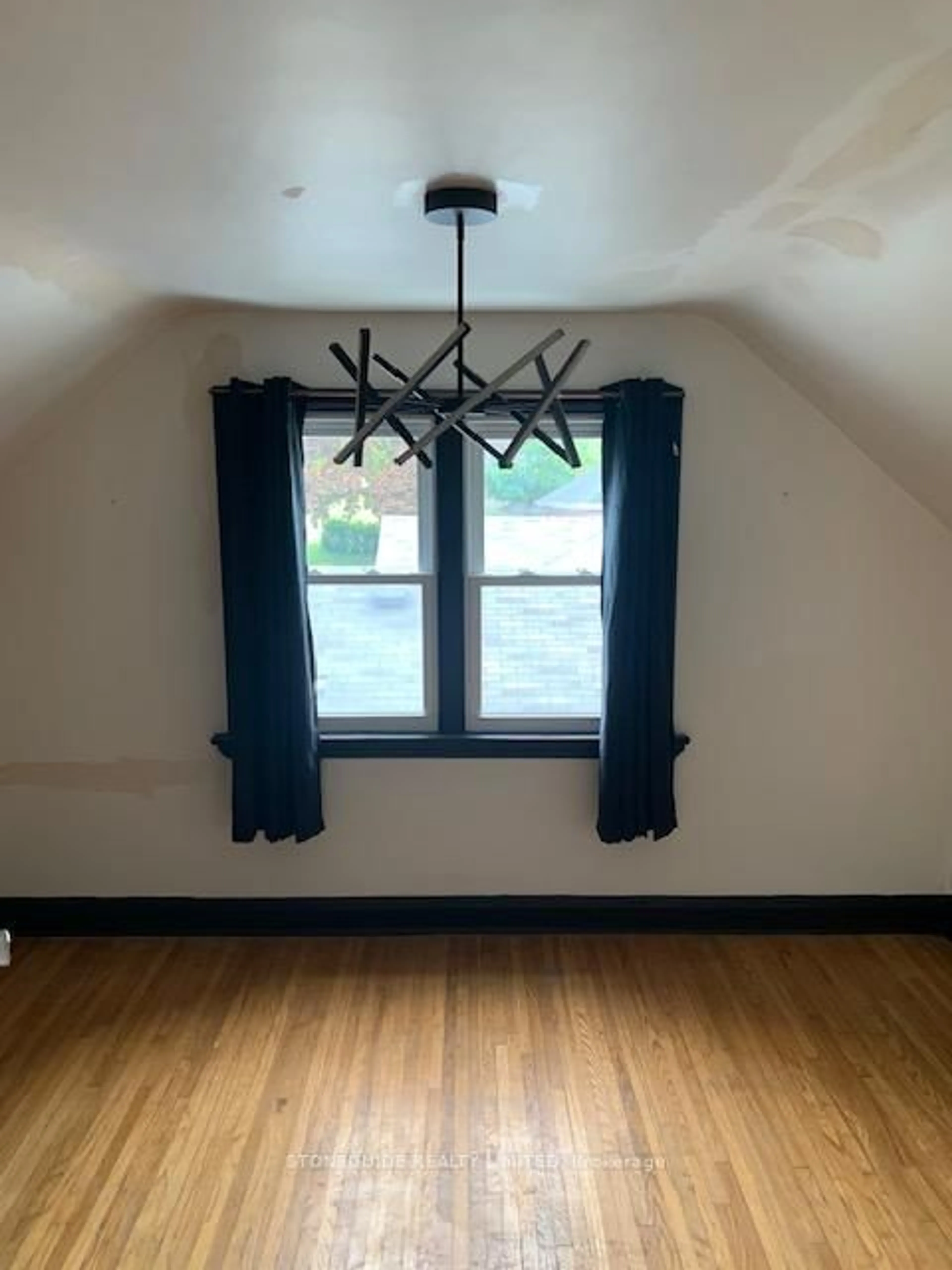 A pic of a room for 724 Fairbairn St, Peterborough North Ontario K9H 6B6