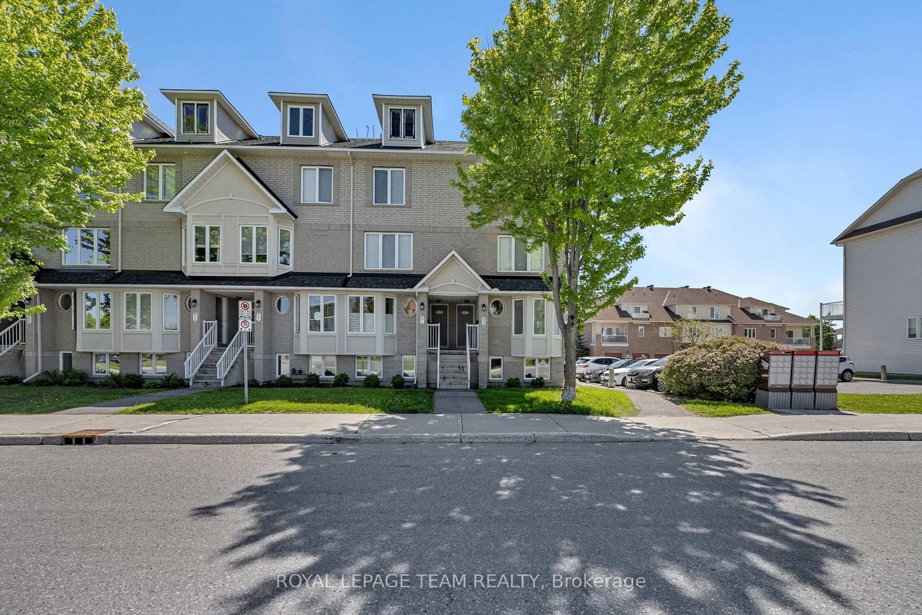 A pic from outside/outdoor area/front of a property/back of a property/a pic from drone, street for 85 Cresthaven Dr #6, Ottawa Ontario K2G 6T9