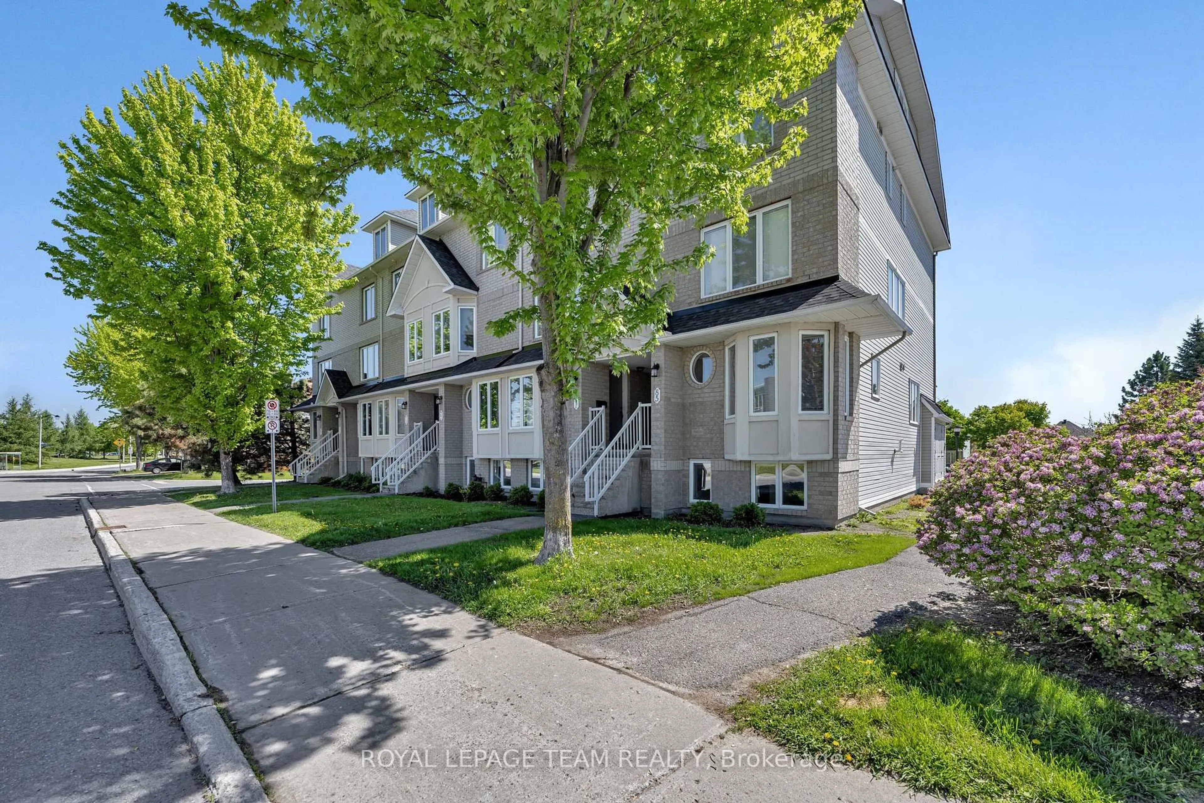 A pic from outside/outdoor area/front of a property/back of a property/a pic from drone, street for 85 Cresthaven Dr #6, Ottawa Ontario K2G 6T9