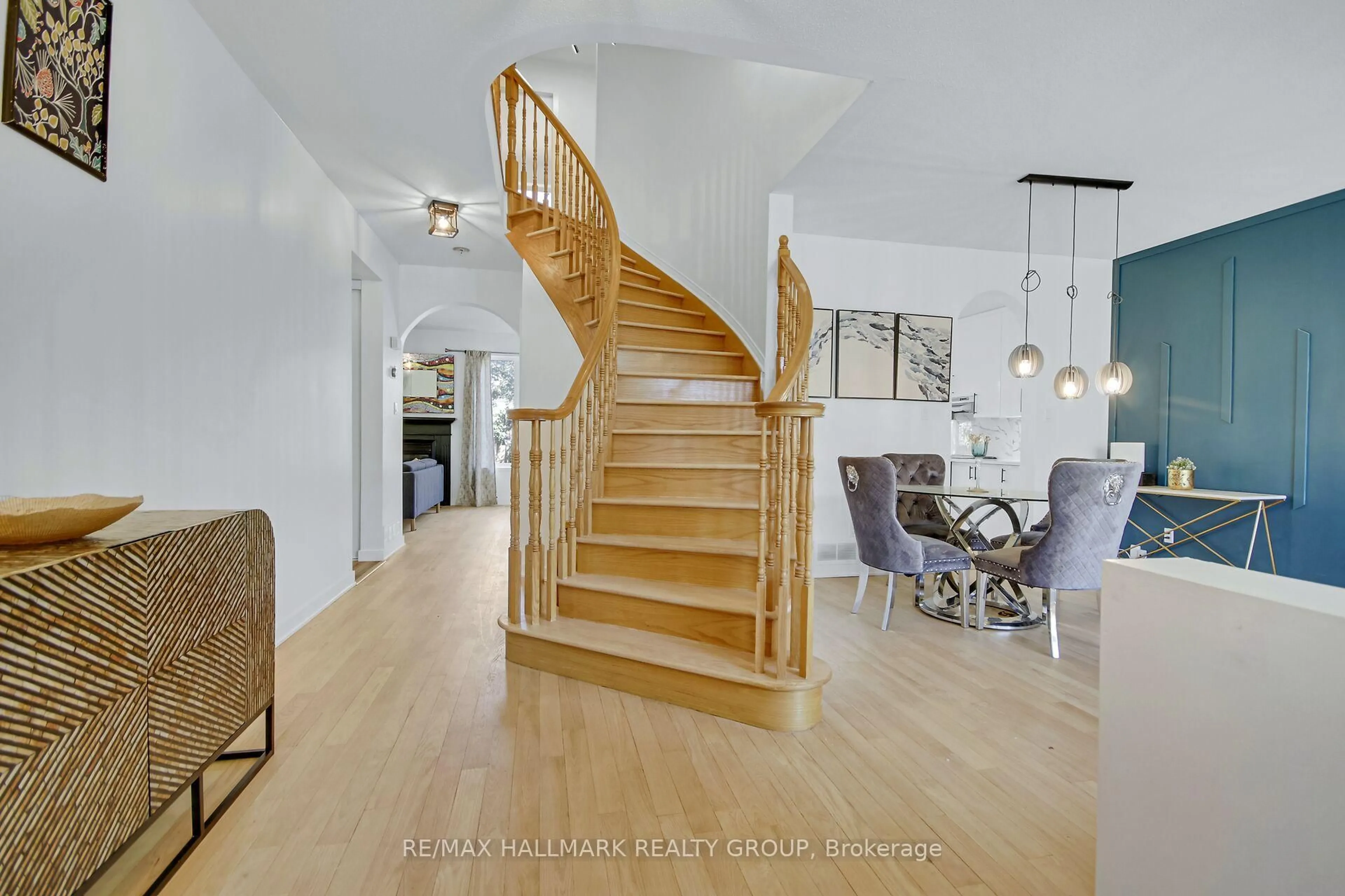 Stairs for 206 Annapolis Circ, Ottawa Ontario K1V 1Y9
