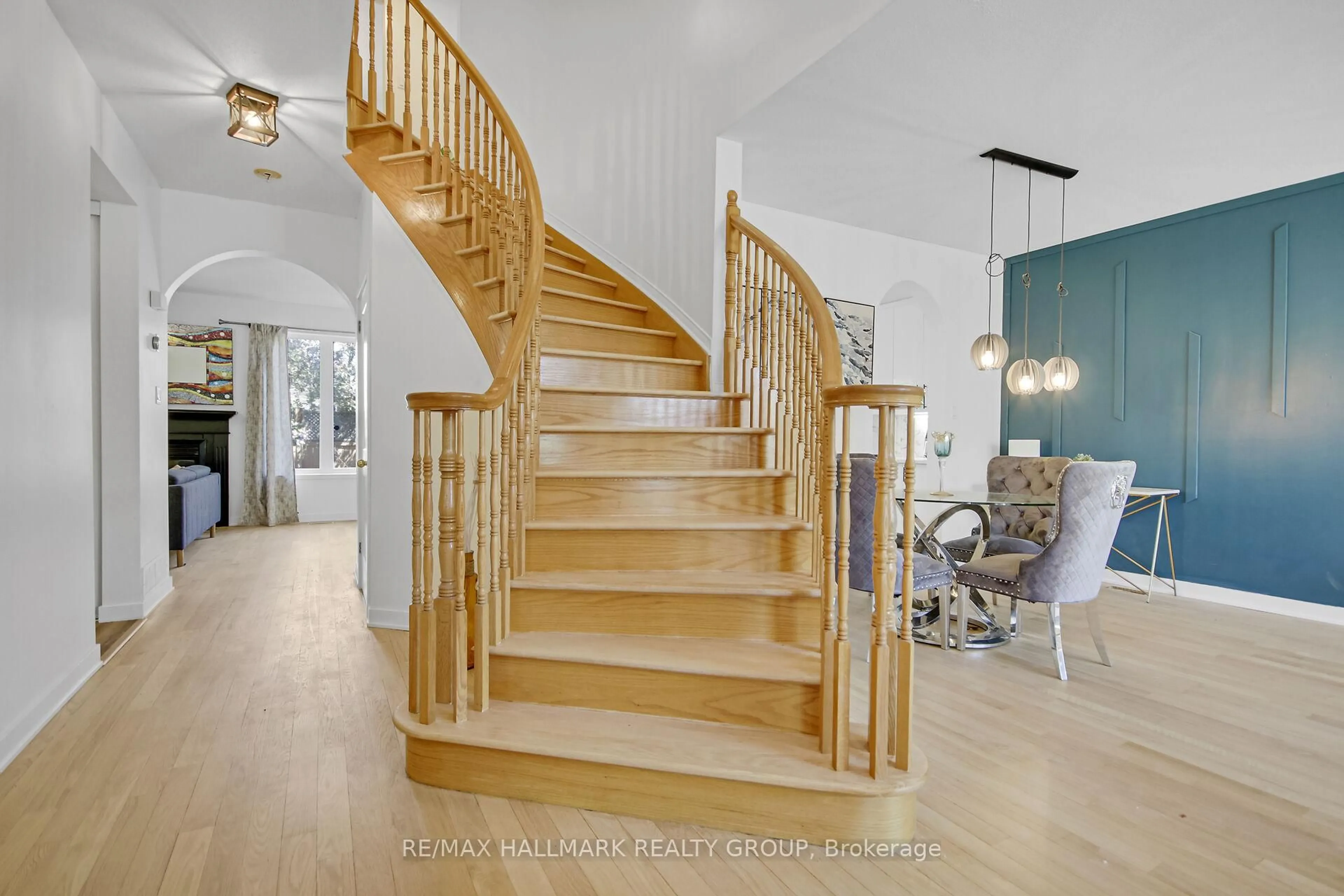 Stairs for 206 Annapolis Circ, Ottawa Ontario K1V 1Y9