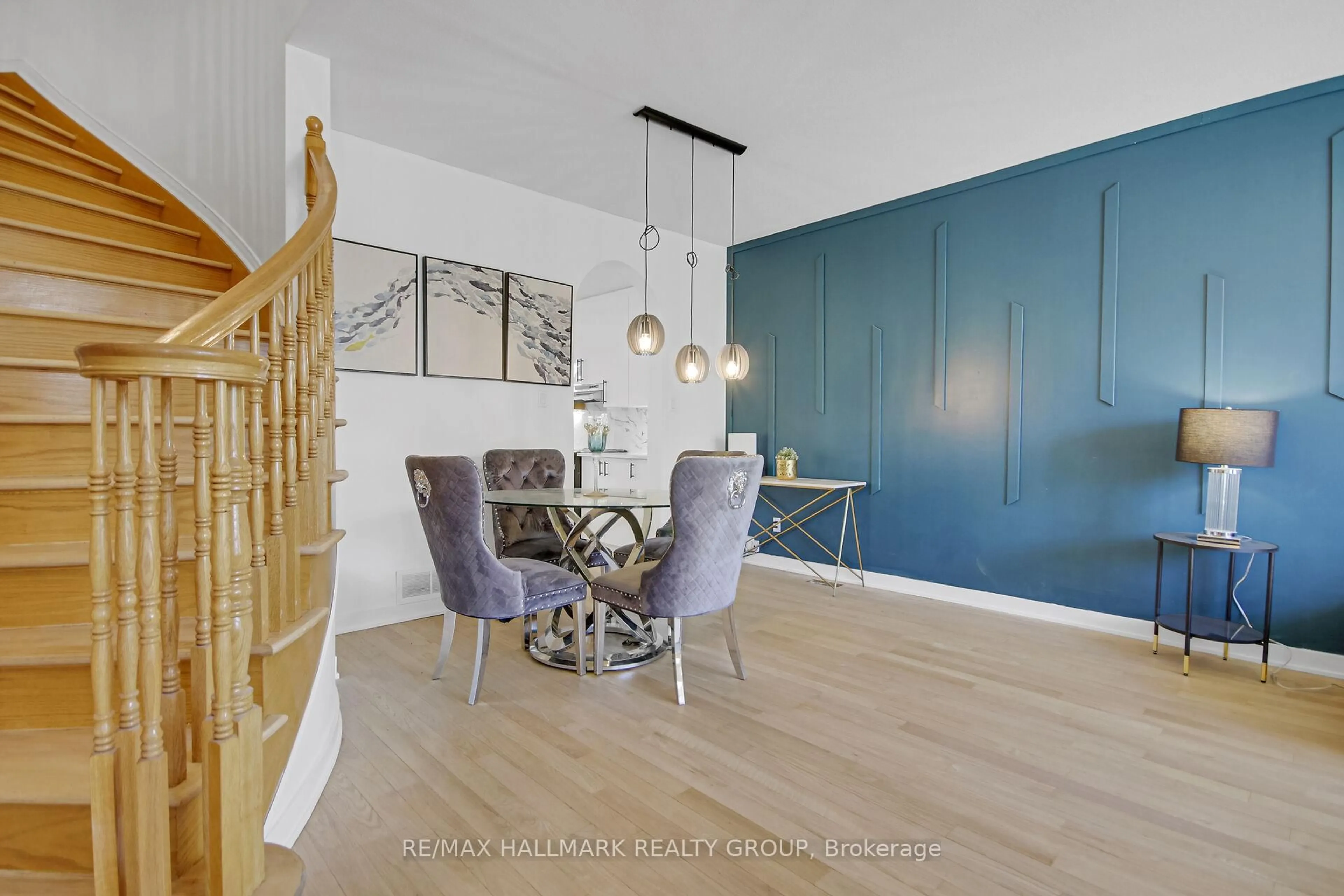 Dining room, wood/laminate floor for 206 Annapolis Circ, Ottawa Ontario K1V 1Y9