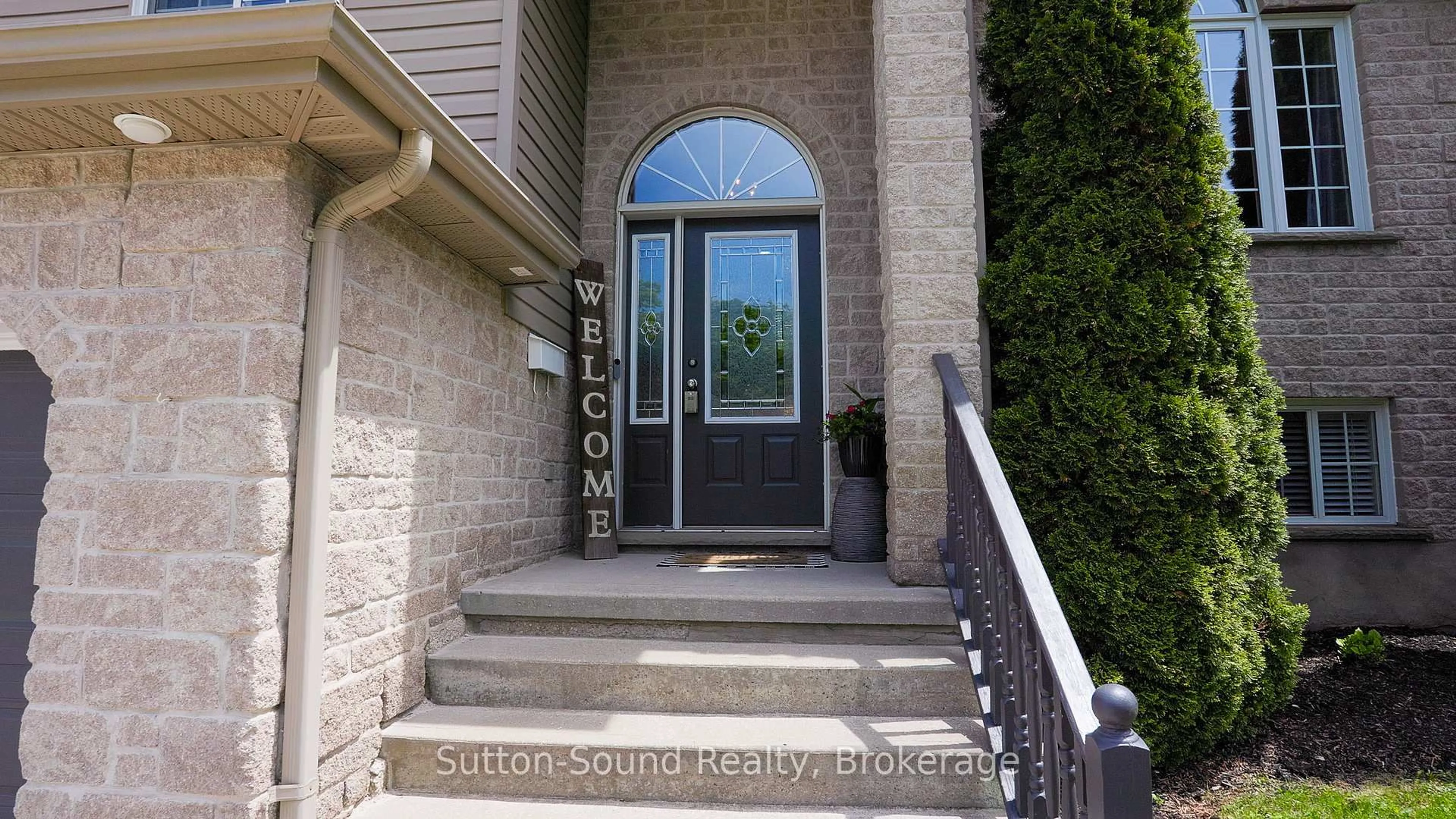 Indoor entryway for 2563 7th Ave, Owen Sound Ontario N4K 6V1