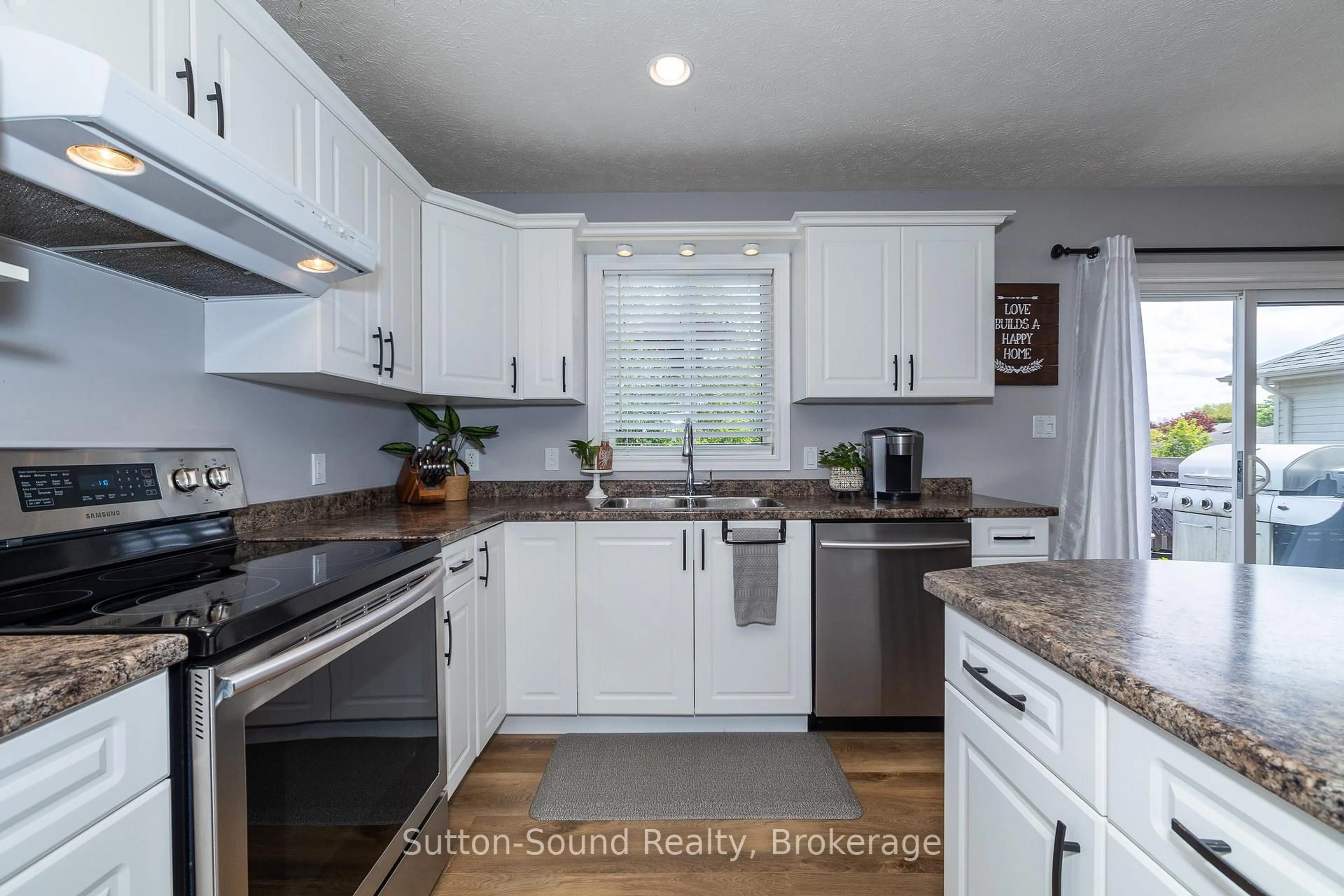 Open concept kitchen, unknown for 2563 7th Ave, Owen Sound Ontario N4K 6V1