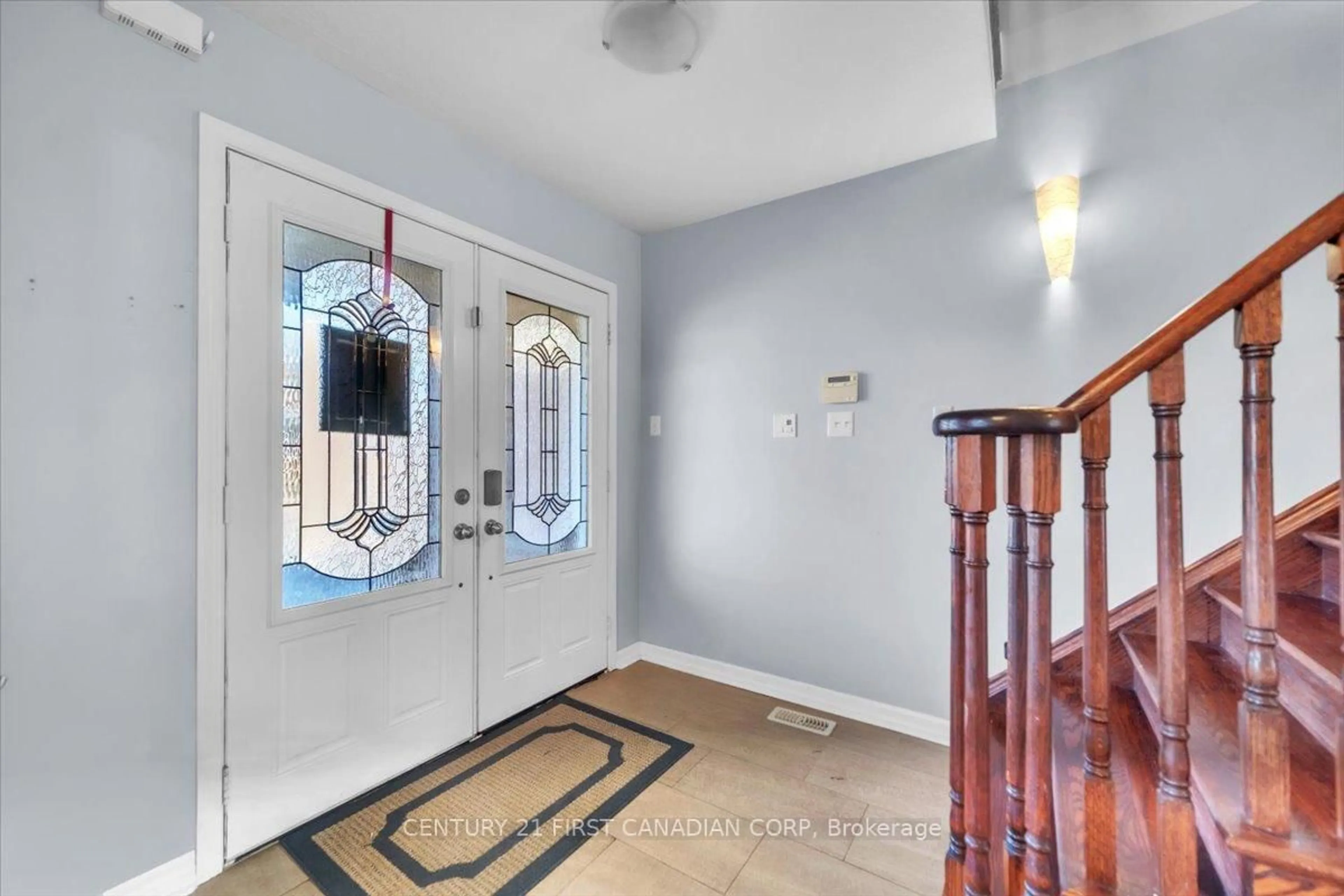Indoor entryway for 201 Powell Rd, Brantford Ontario N3T 0E6