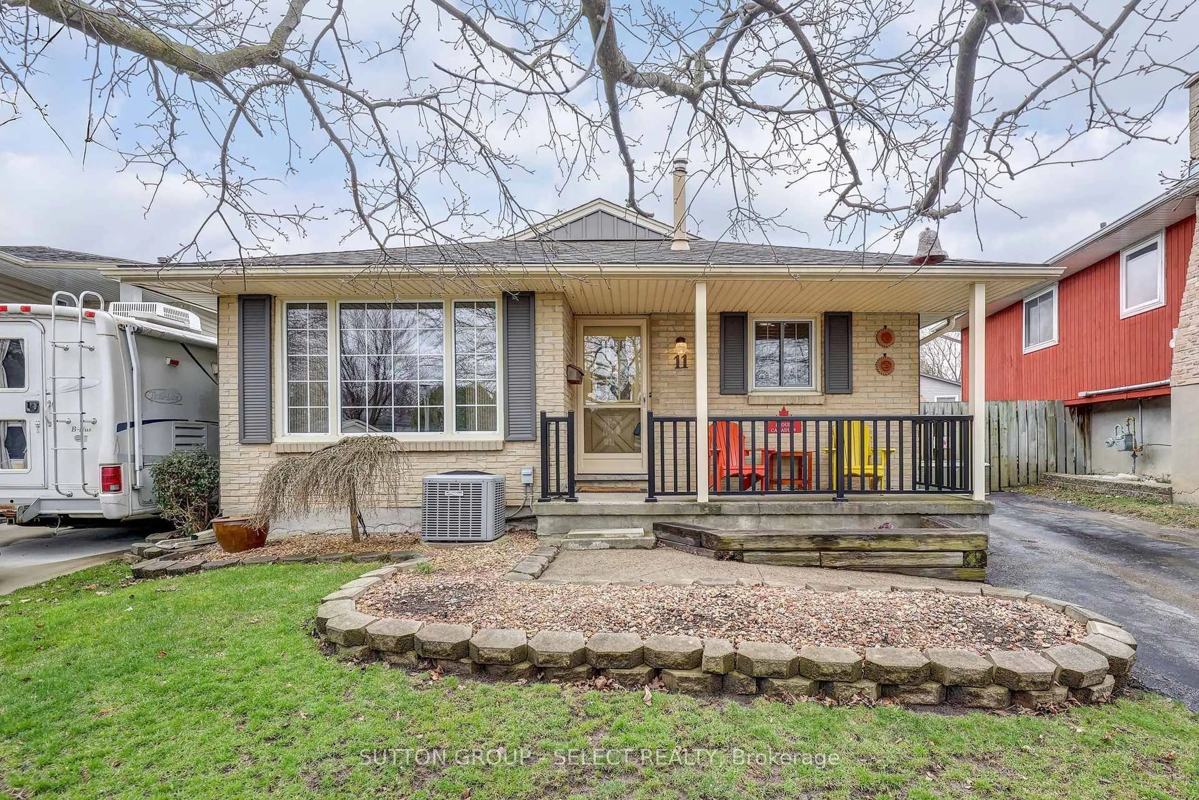 Home with vinyl exterior material, street for 11 Tumbleweed Cres, London South Ontario N6E 2N5