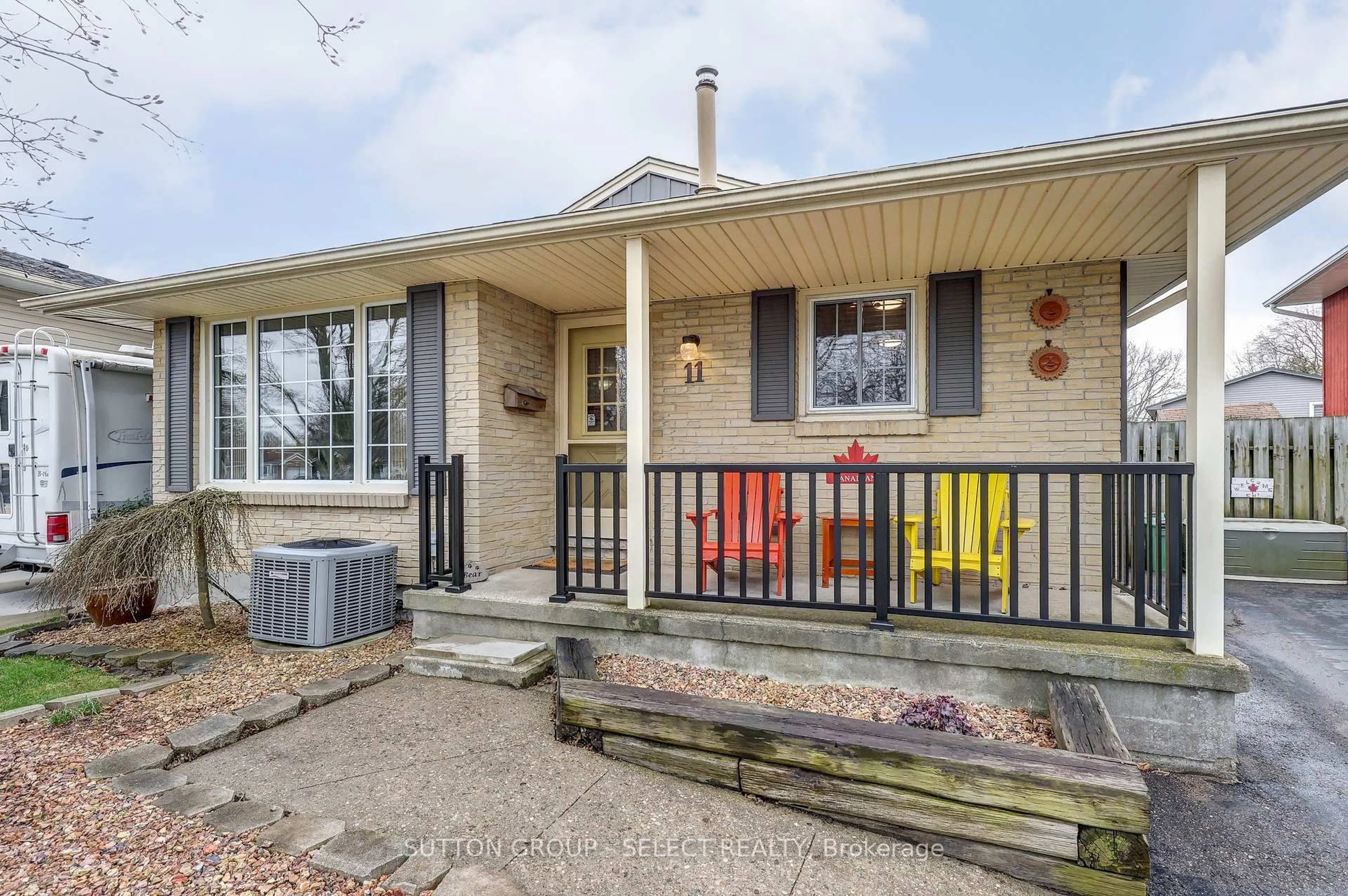 Home with vinyl exterior material, street for 11 Tumbleweed Cres, London South Ontario N6E 2N5