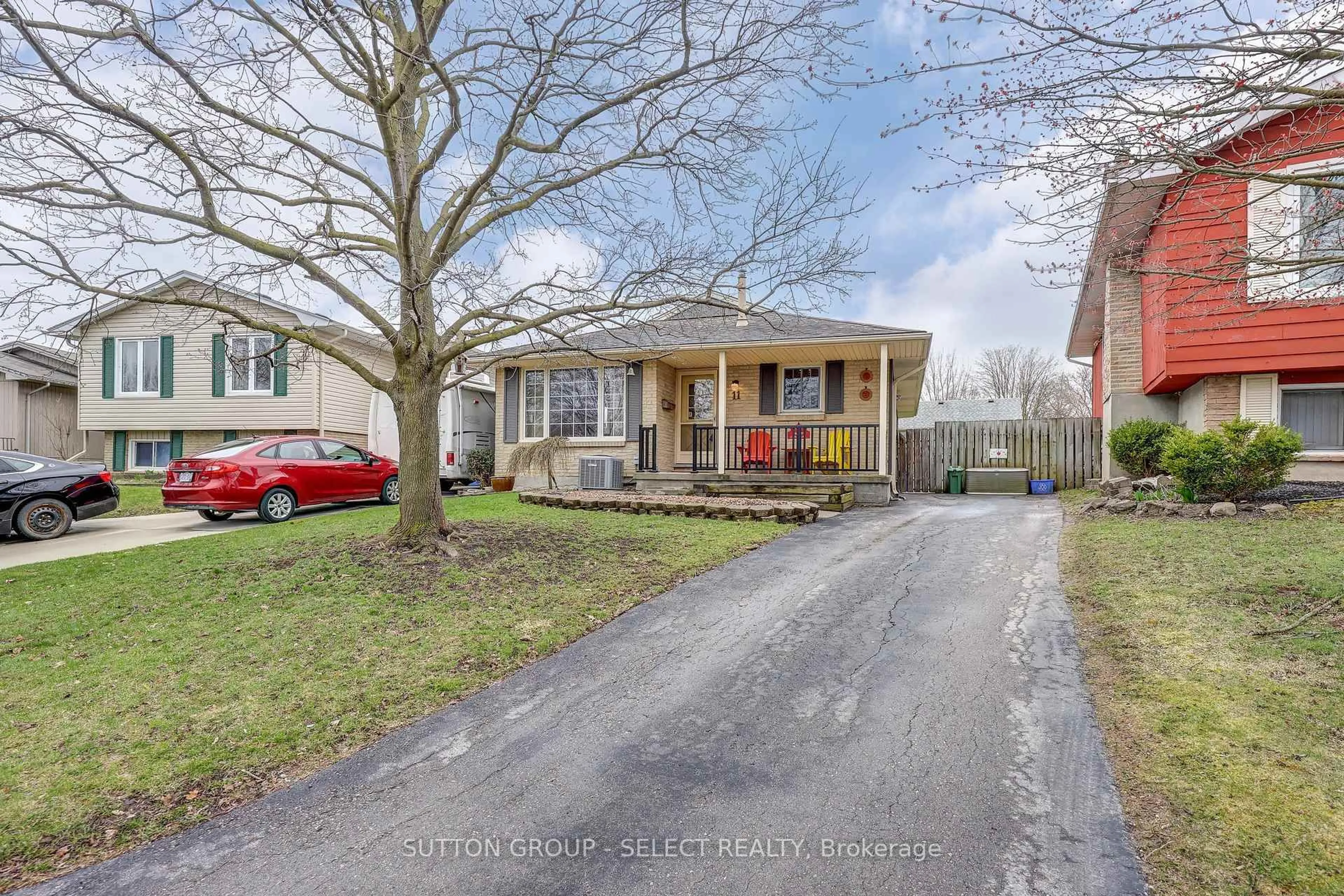 A pic from outside/outdoor area/front of a property/back of a property/a pic from drone, street for 11 Tumbleweed Cres, London South Ontario N6E 2N5