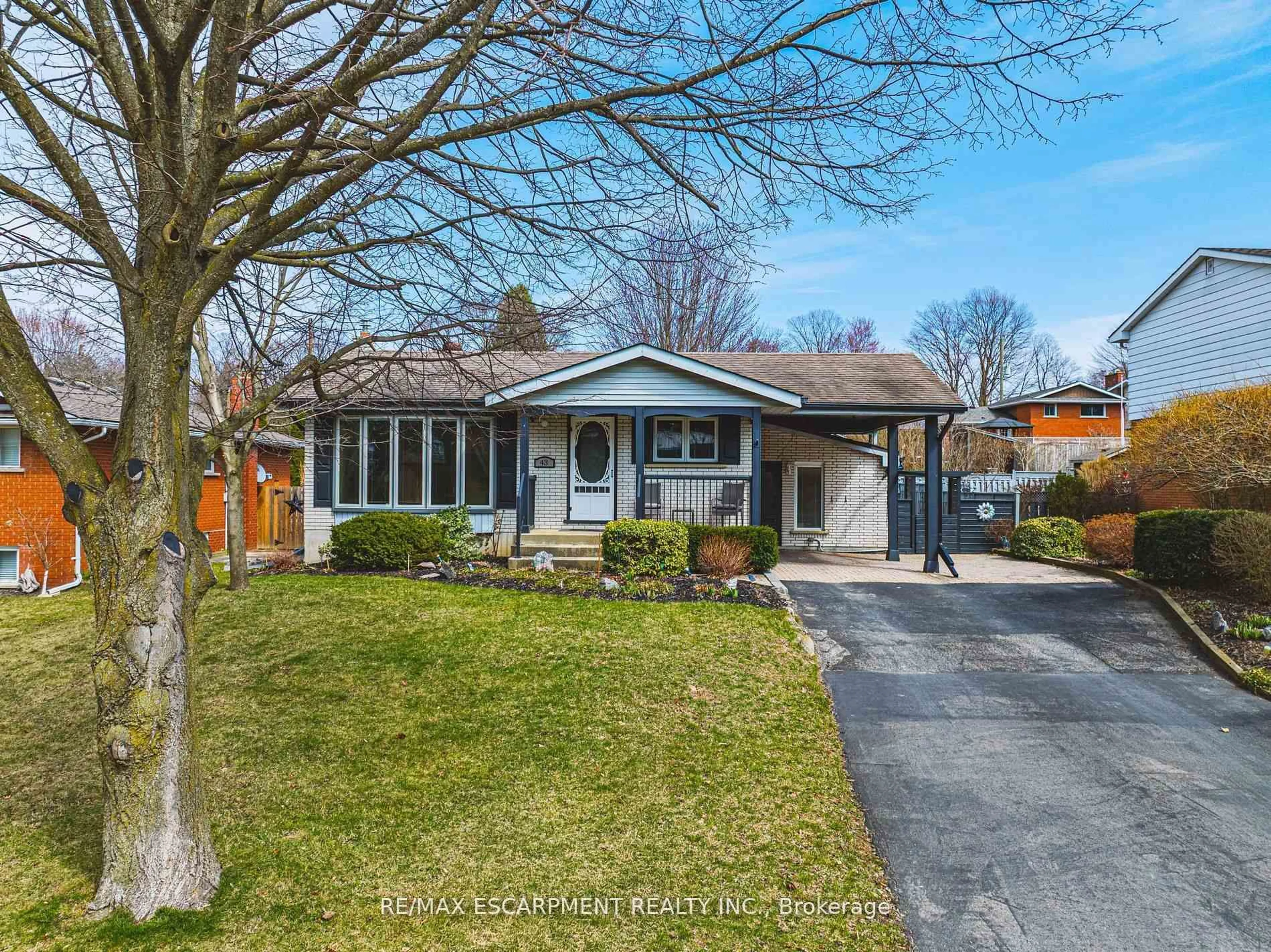A pic from outside/outdoor area/front of a property/back of a property/a pic from drone, street for 43 Holden Ave, Norfolk Ontario N3Y 4E4