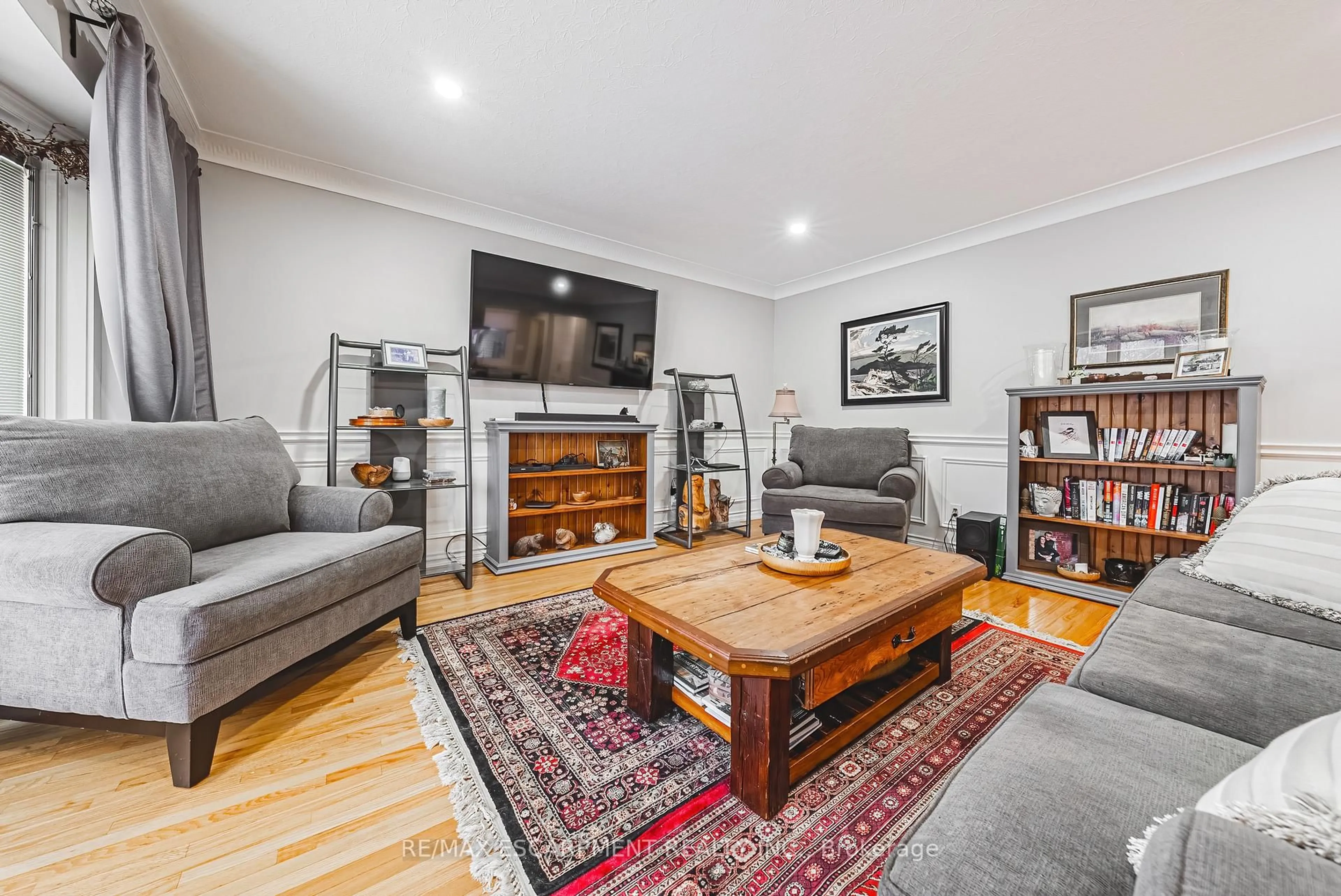 Living room with furniture, unknown for 43 Holden Ave, Norfolk Ontario N3Y 4E4