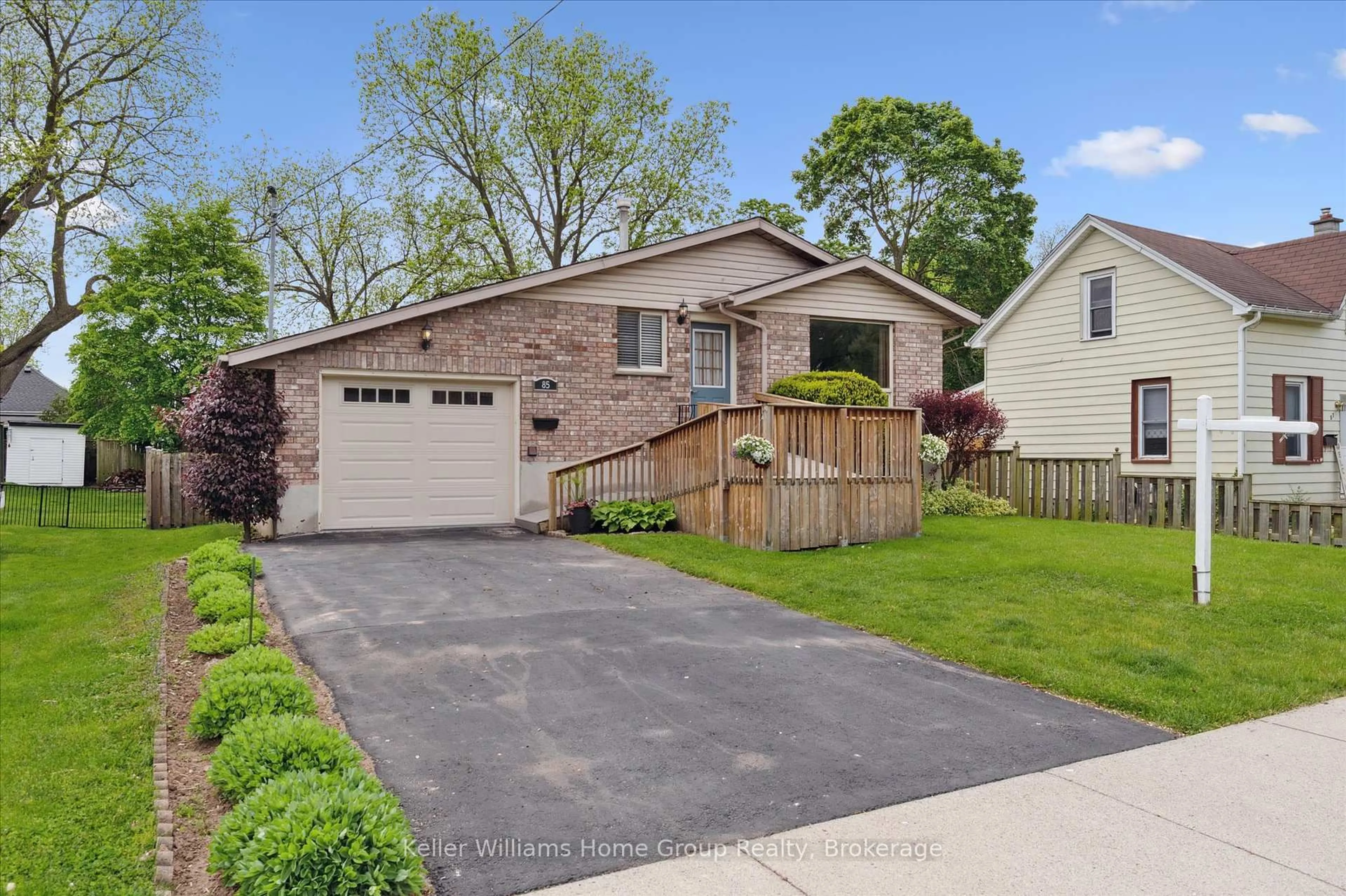 Unknown for 85 Francis St, Cambridge Ontario N1S 1Z9