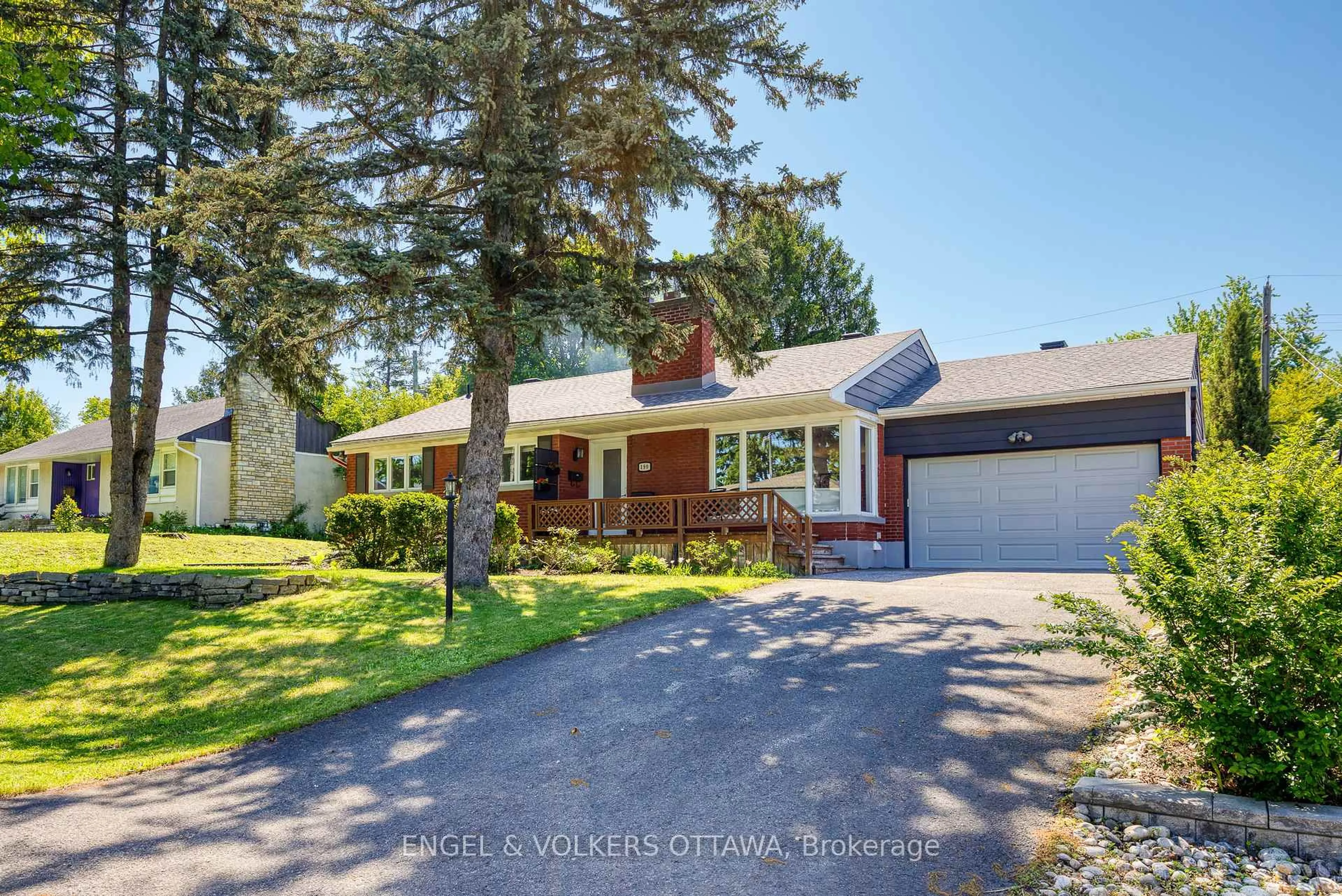 Home with brick exterior material, street for 190 Crestview Rd, Ottawa Ontario K1H 5G2