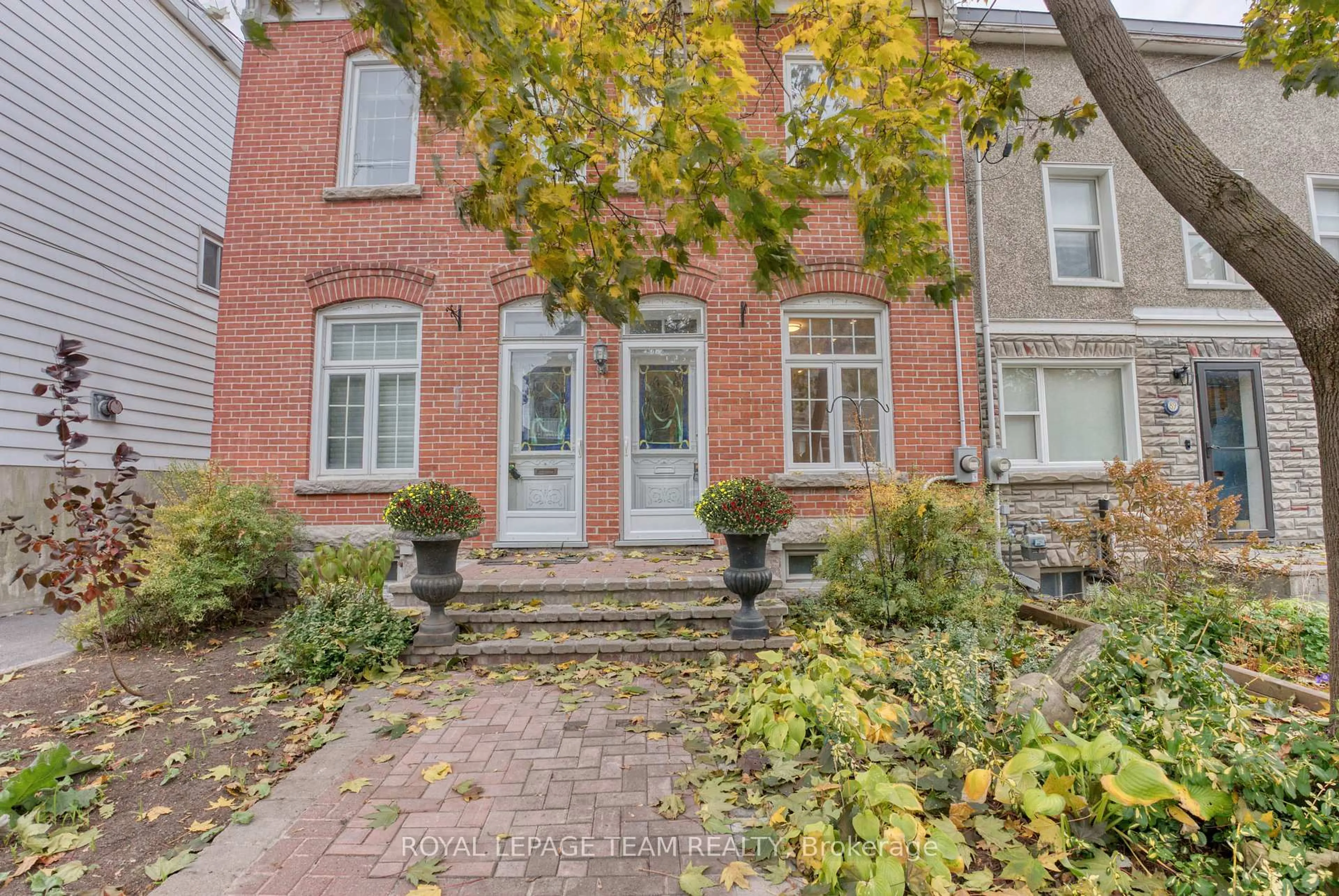 Home with brick exterior material, street for 87 Guigues Ave, Ottawa Ontario K1N 5H8