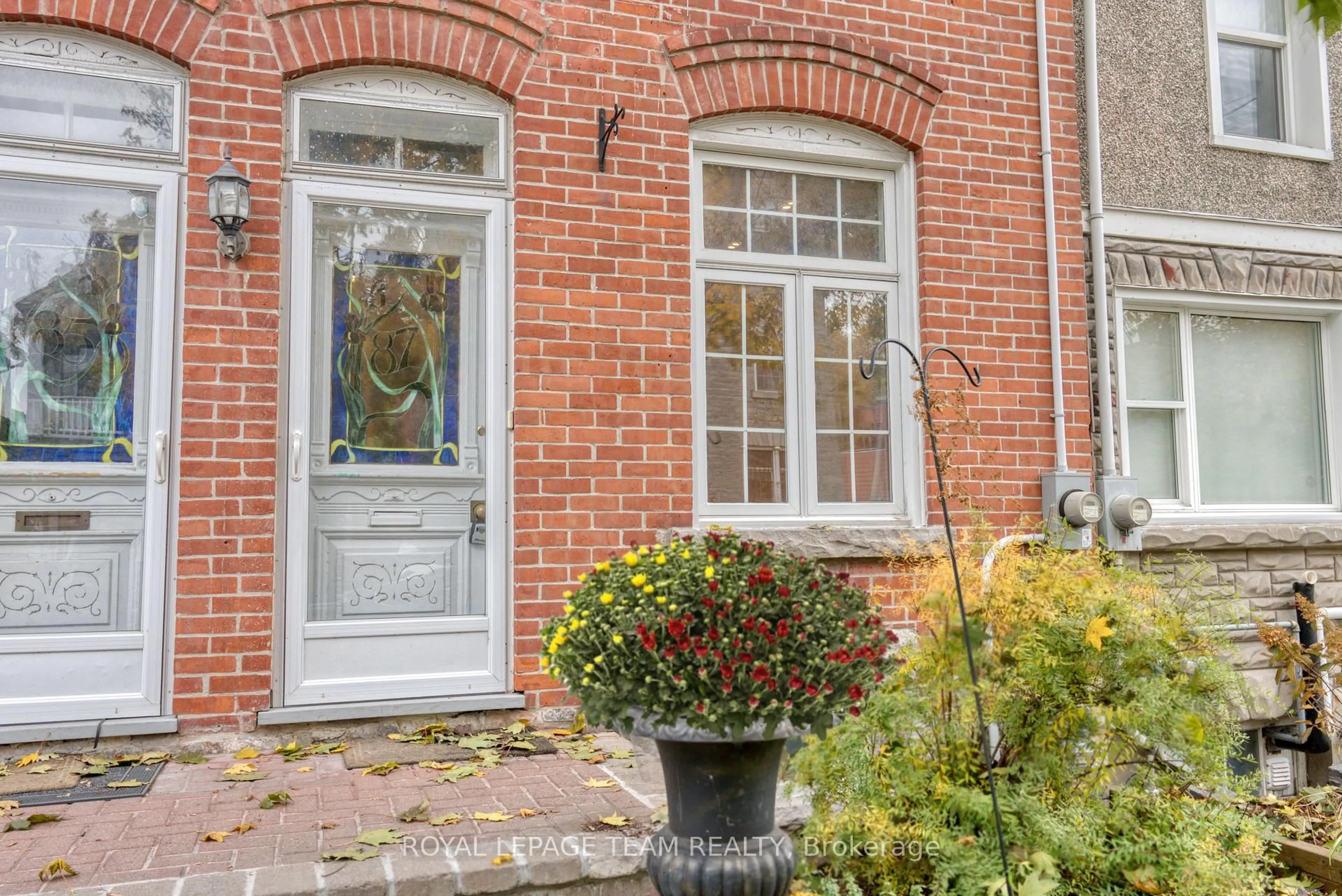 Unknown for 87 Guigues Ave, Ottawa Ontario K1N 5H8