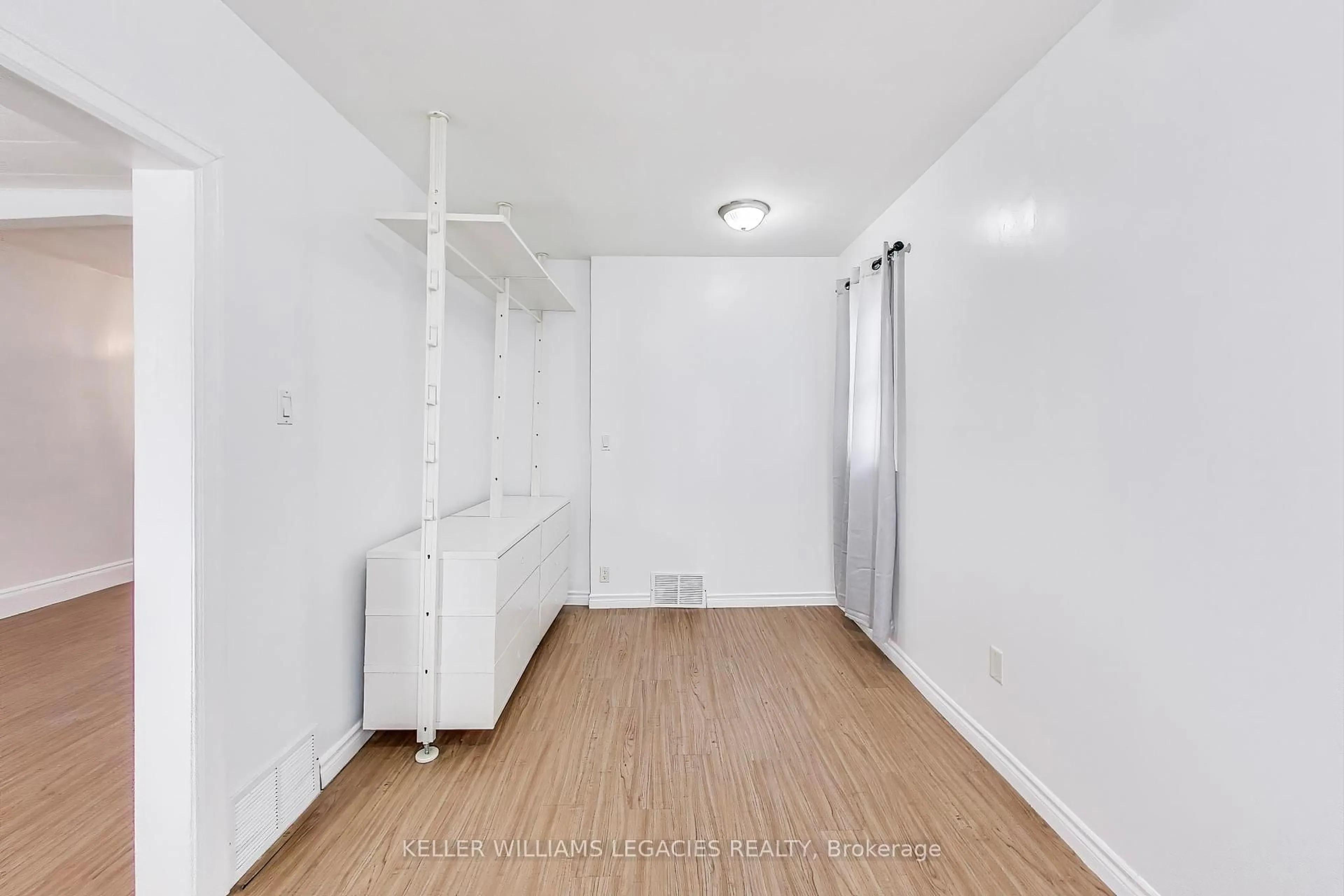 A pic of a room for 367 Cope St, Hamilton Ontario L8H 5C2
