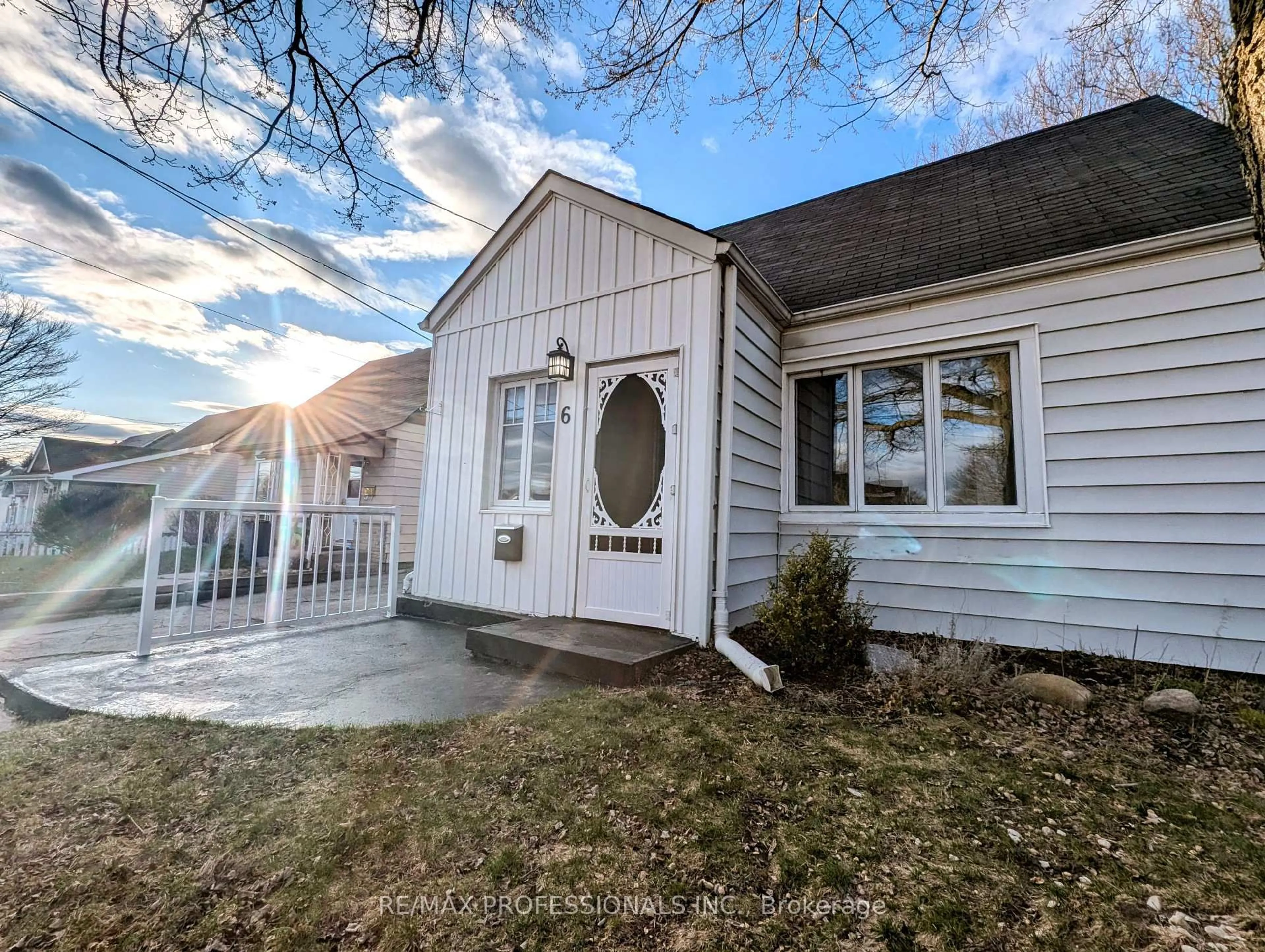 Home with vinyl exterior material, street for 6 Fraser St, Port Hope Ontario L1A 2A1