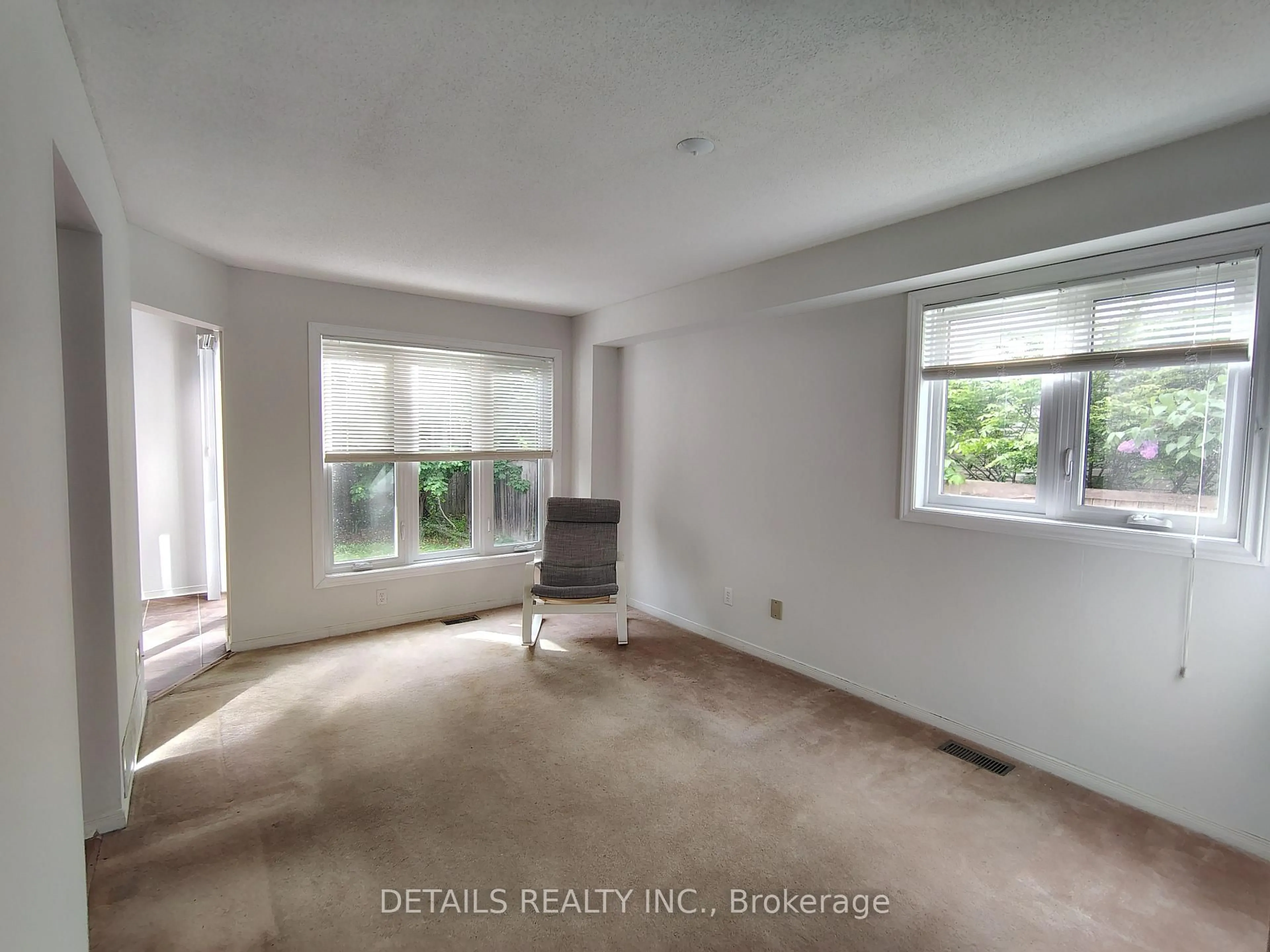 A pic of a room for 30 Hodgson Crt, Ottawa Ontario K2K 2T4