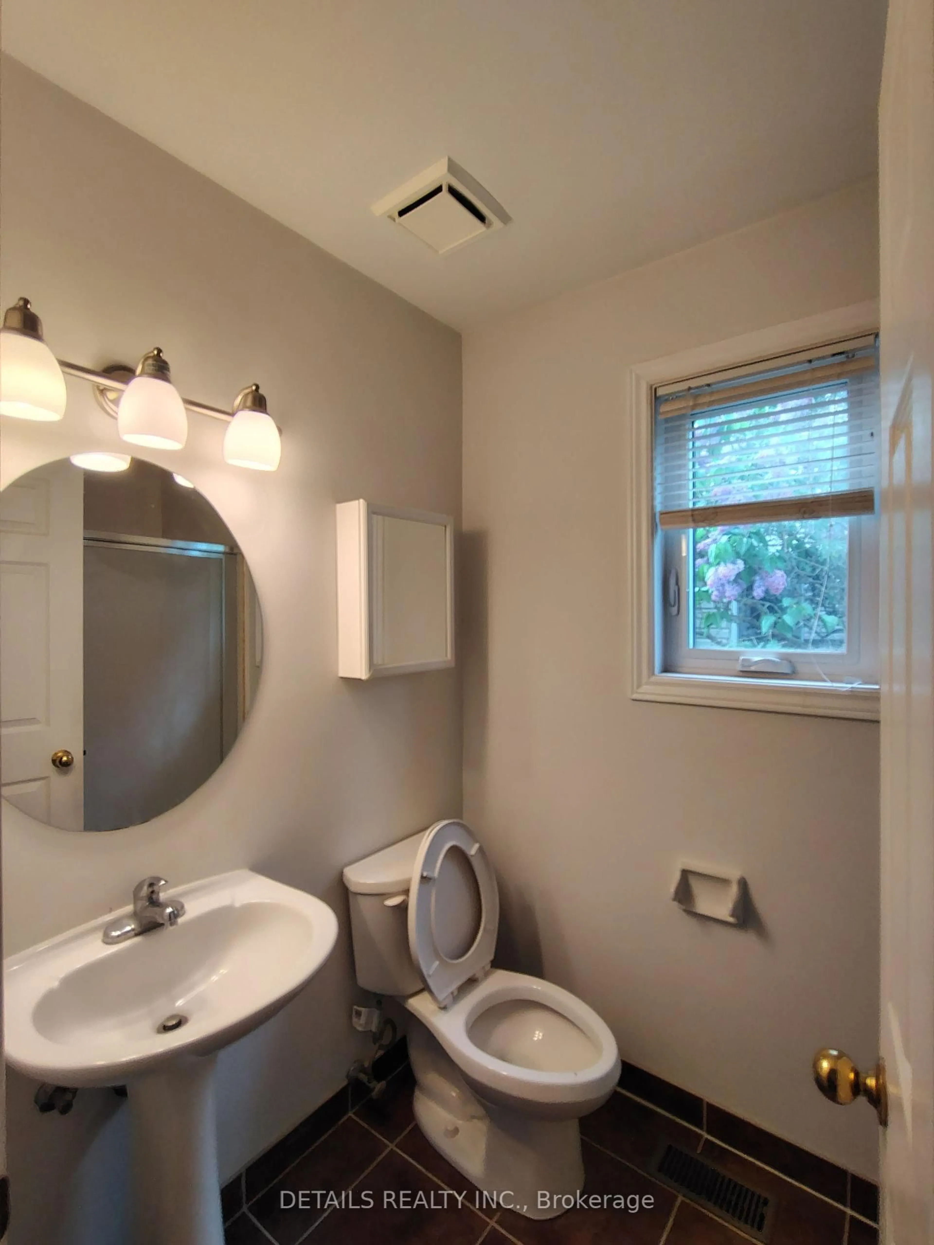 Standard bathroom, unknown for 30 Hodgson Crt, Ottawa Ontario K2K 2T4