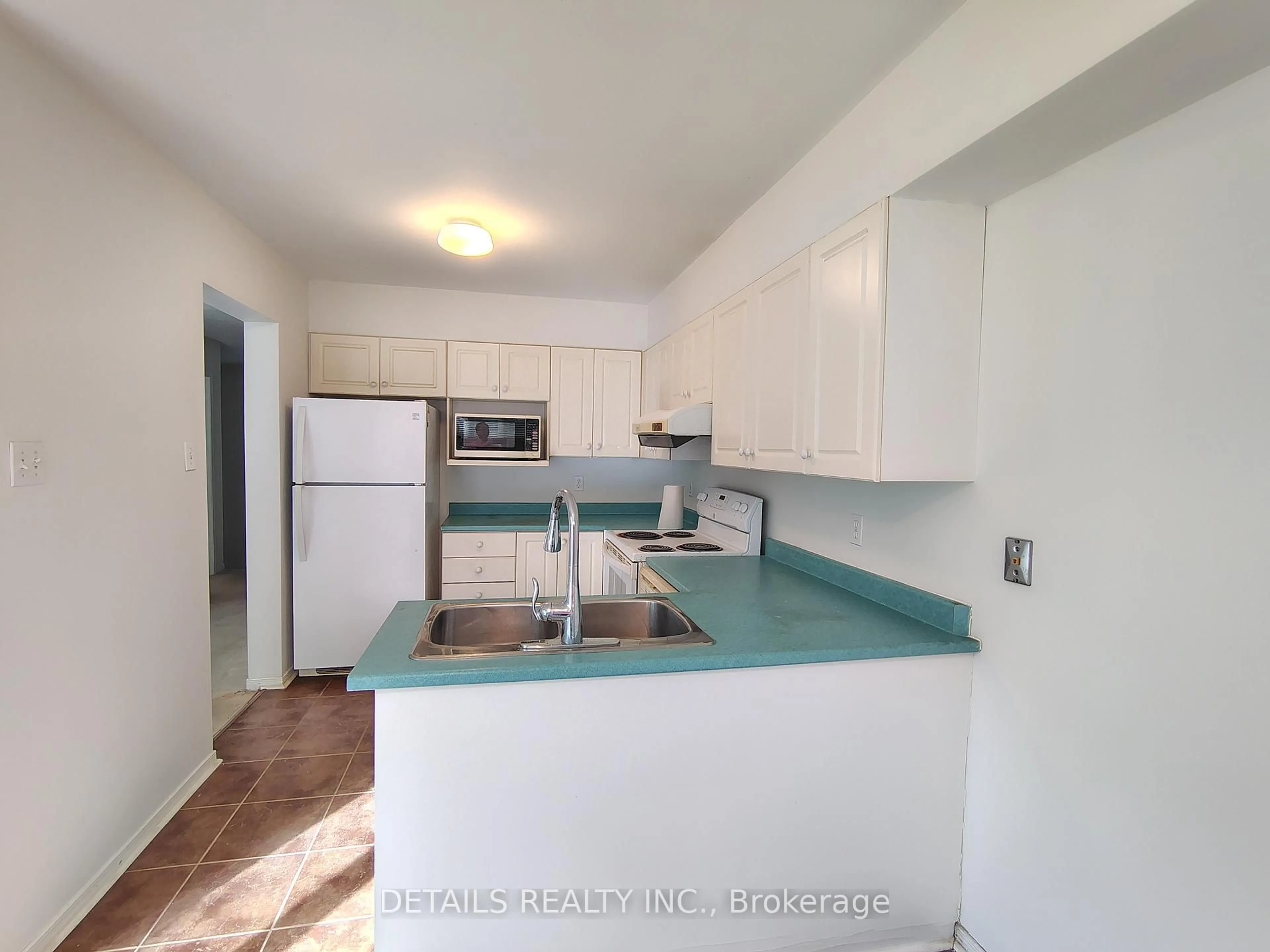 Standard kitchen, unknown for 30 Hodgson Crt, Ottawa Ontario K2K 2T4