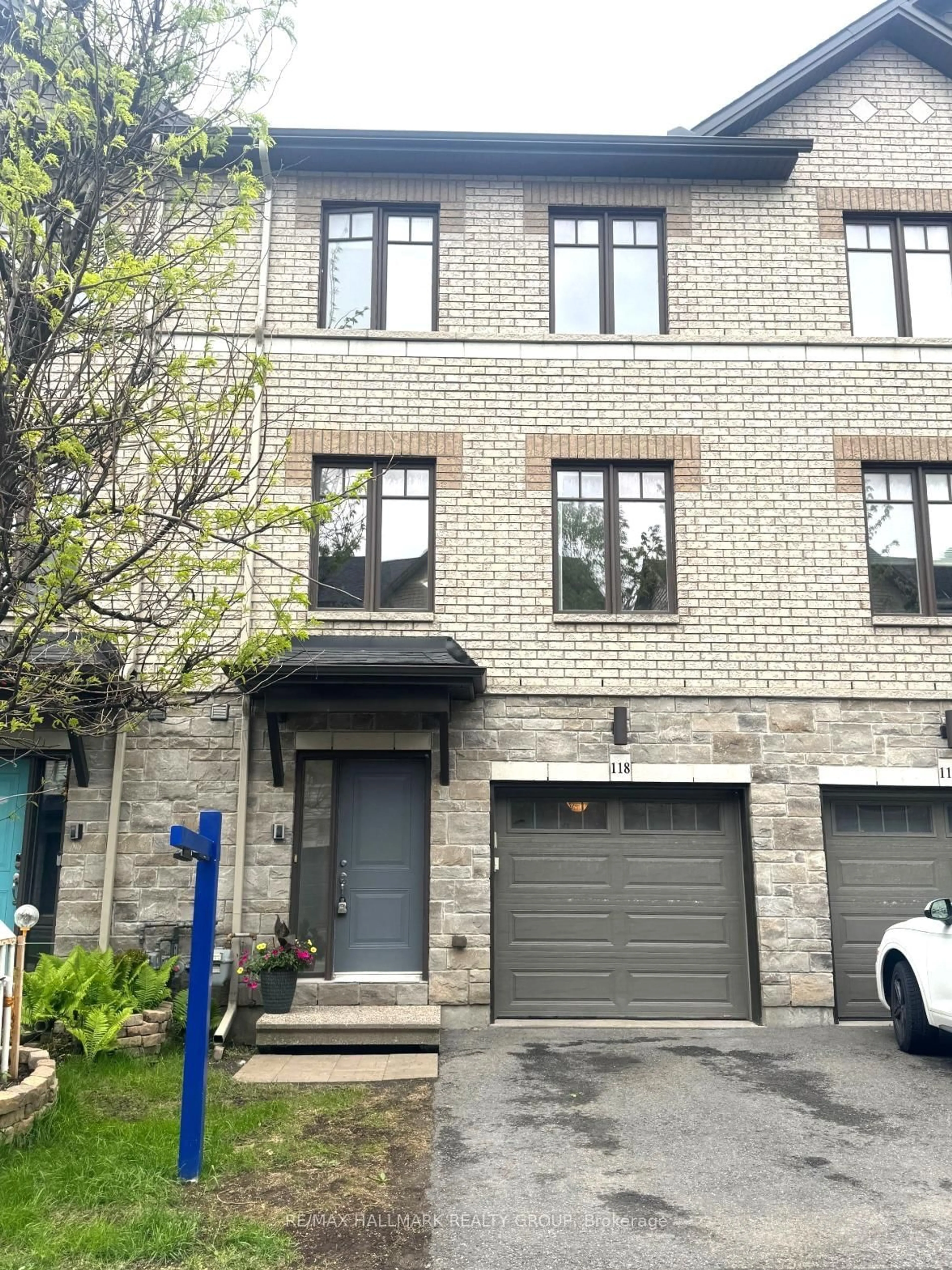 Home with brick exterior material, street for 118 Brilia Private, Ottawa Ontario K1J 0B7
