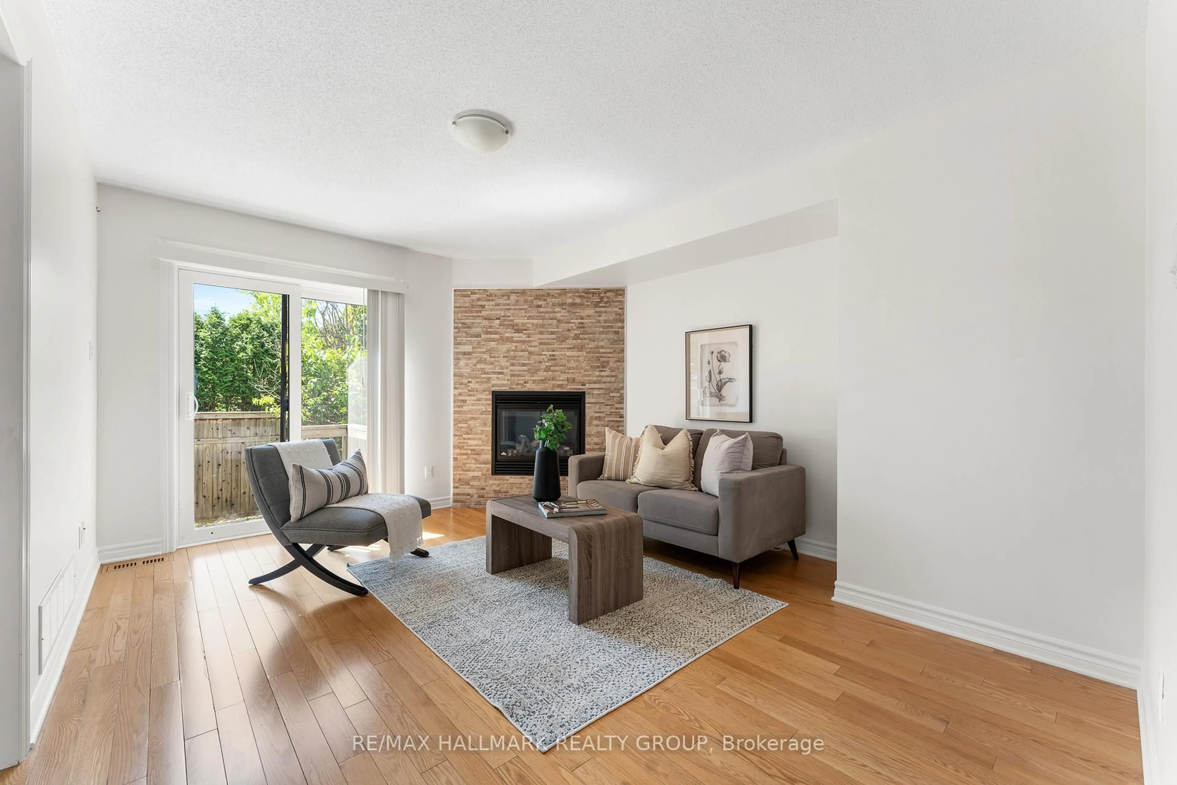 Living room with furniture, unknown for 118 Brilia Private, Ottawa Ontario K1J 0B7