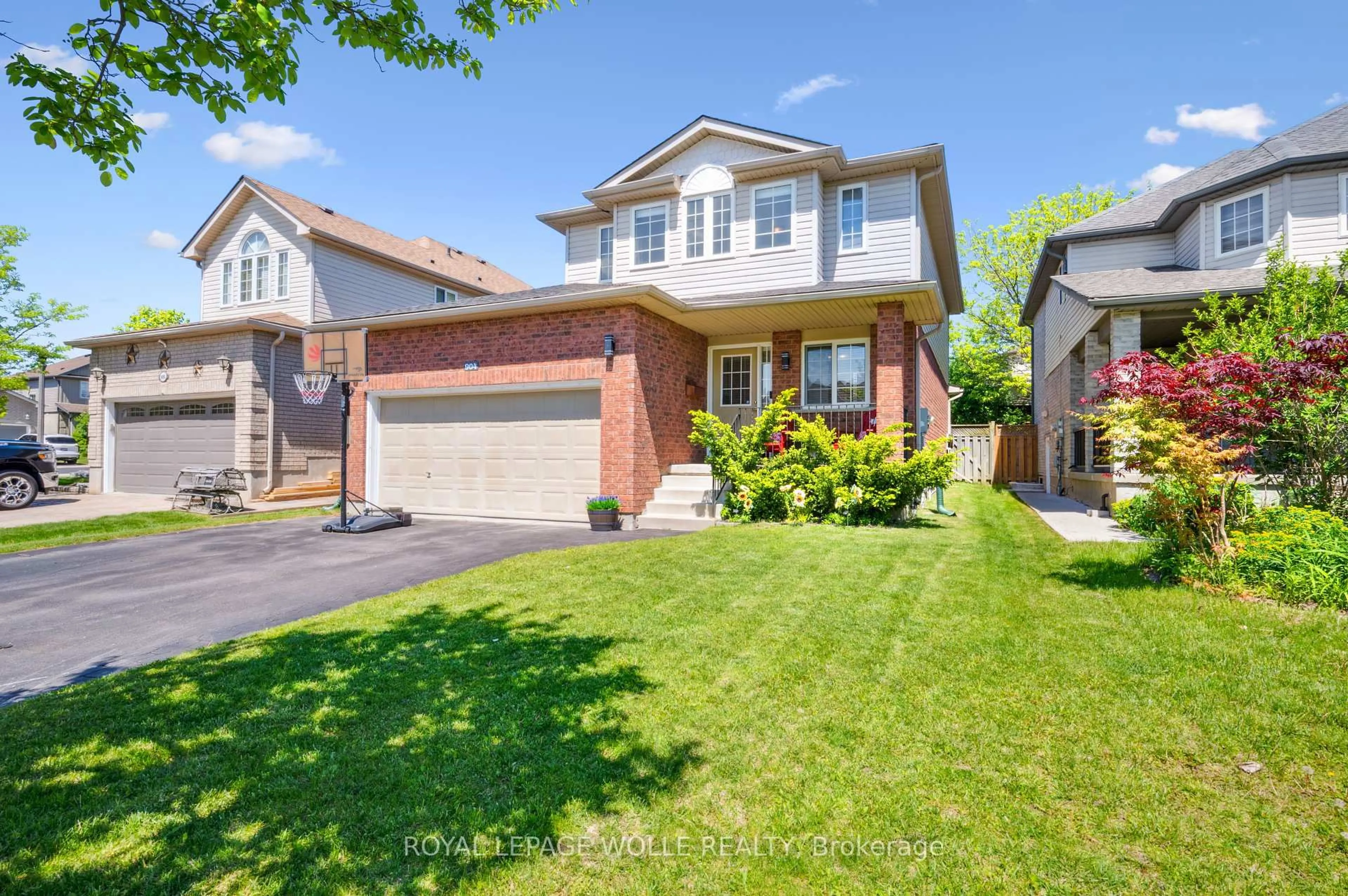 Home with brick exterior material, street for 904 Rush Meadow Crt, Kitchener Ontario N2R 1K9