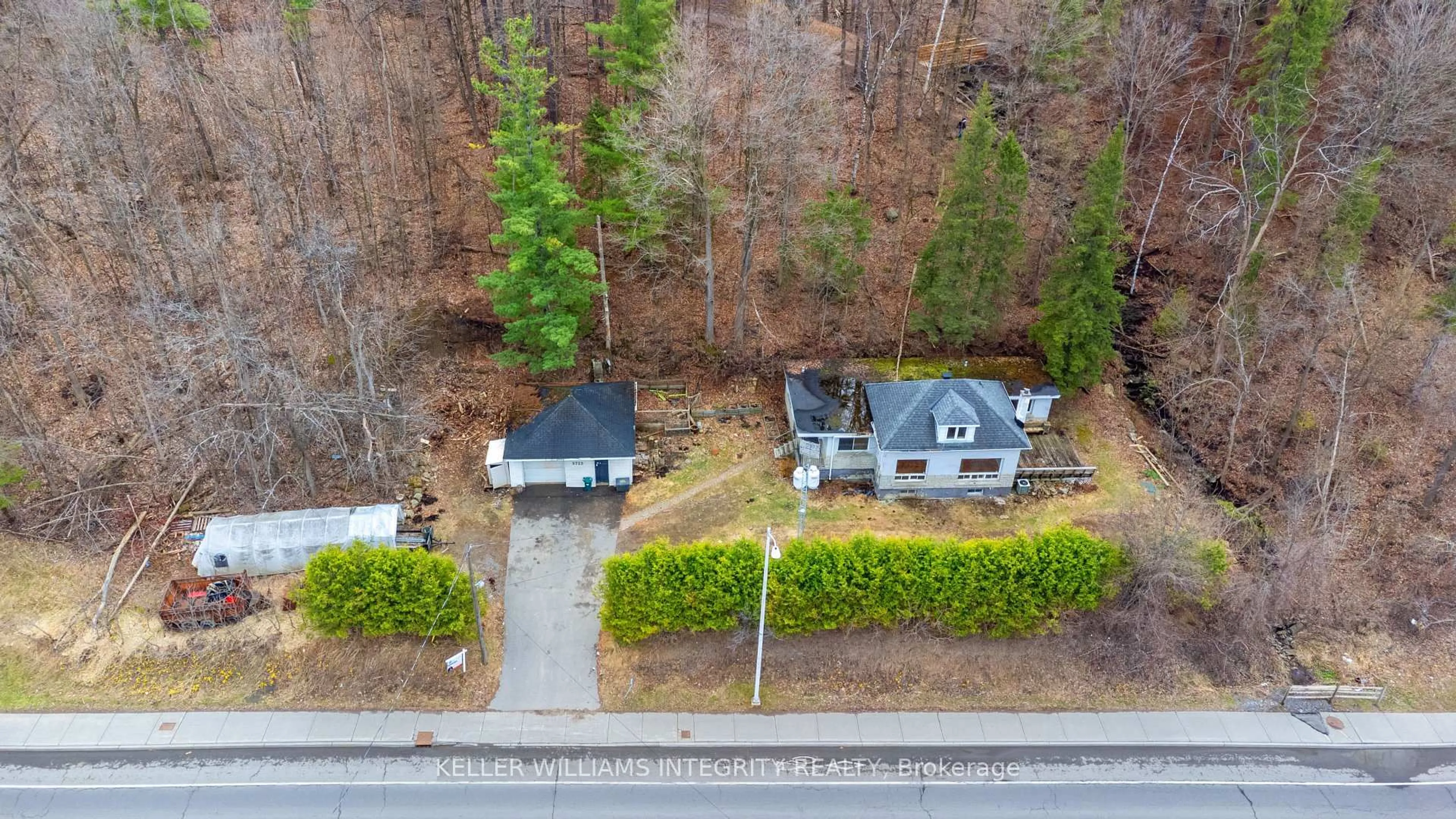 A pic from outside/outdoor area/front of a property/back of a property/a pic from drone, street for 3722 St Joseph Blvd, Ottawa Ontario K4A 0Z5