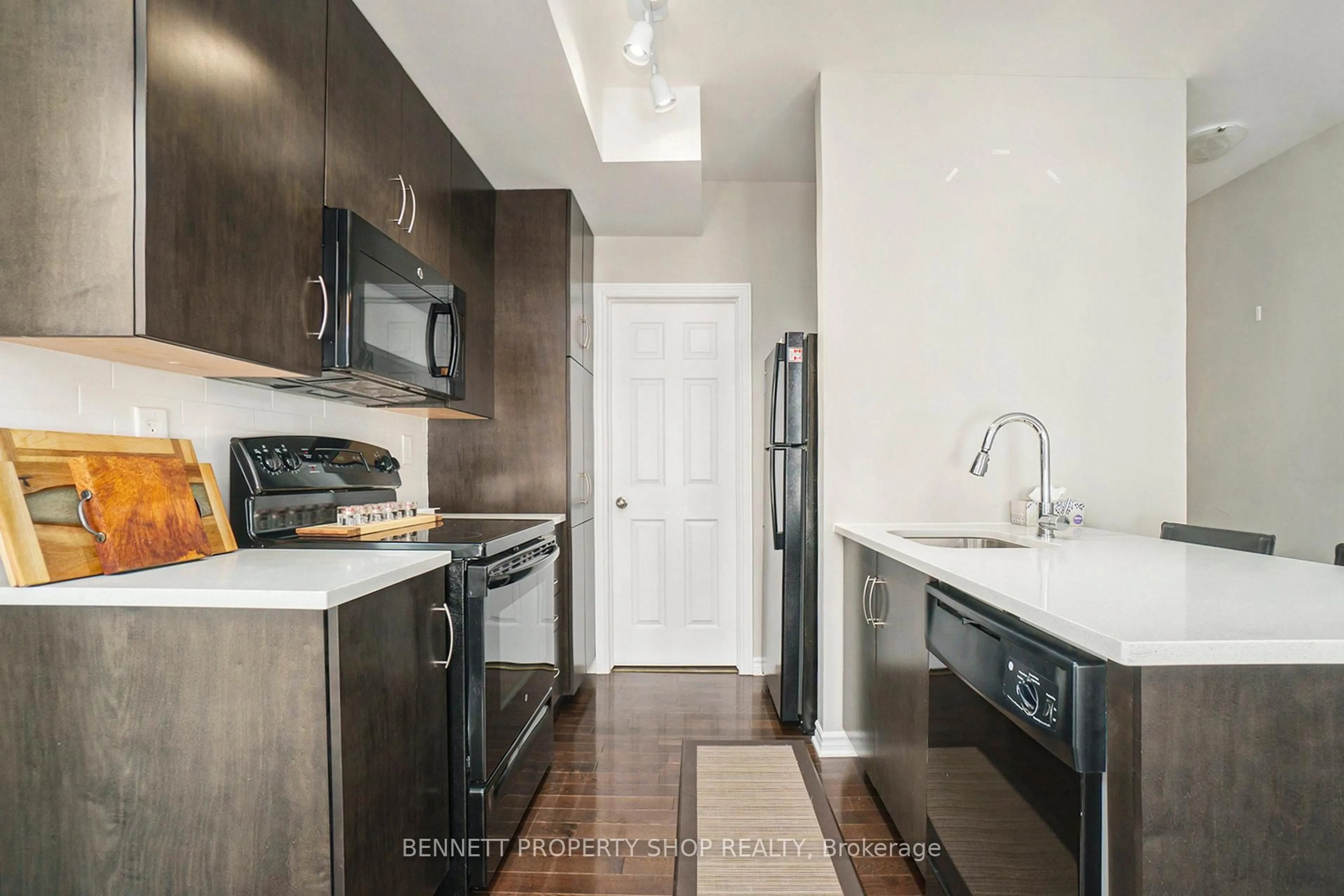 Standard kitchen, unknown for 302 Everest Private #B, Ottawa Ontario K1G 4E3