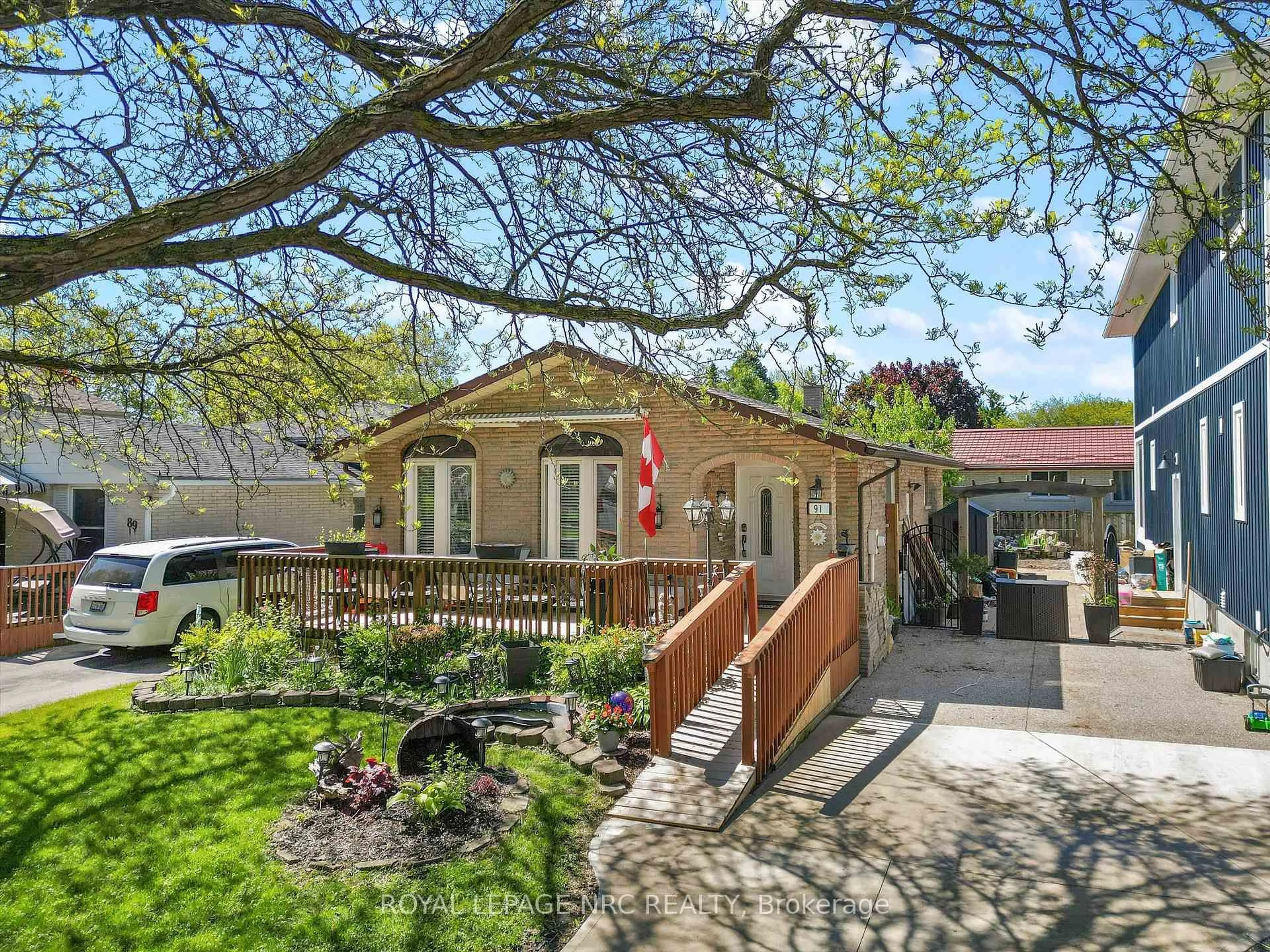 A pic from outside/outdoor area/front of a property/back of a property/a pic from drone, street for 91 Lafayette Dr, St. Catharines Ontario L2N 6C5