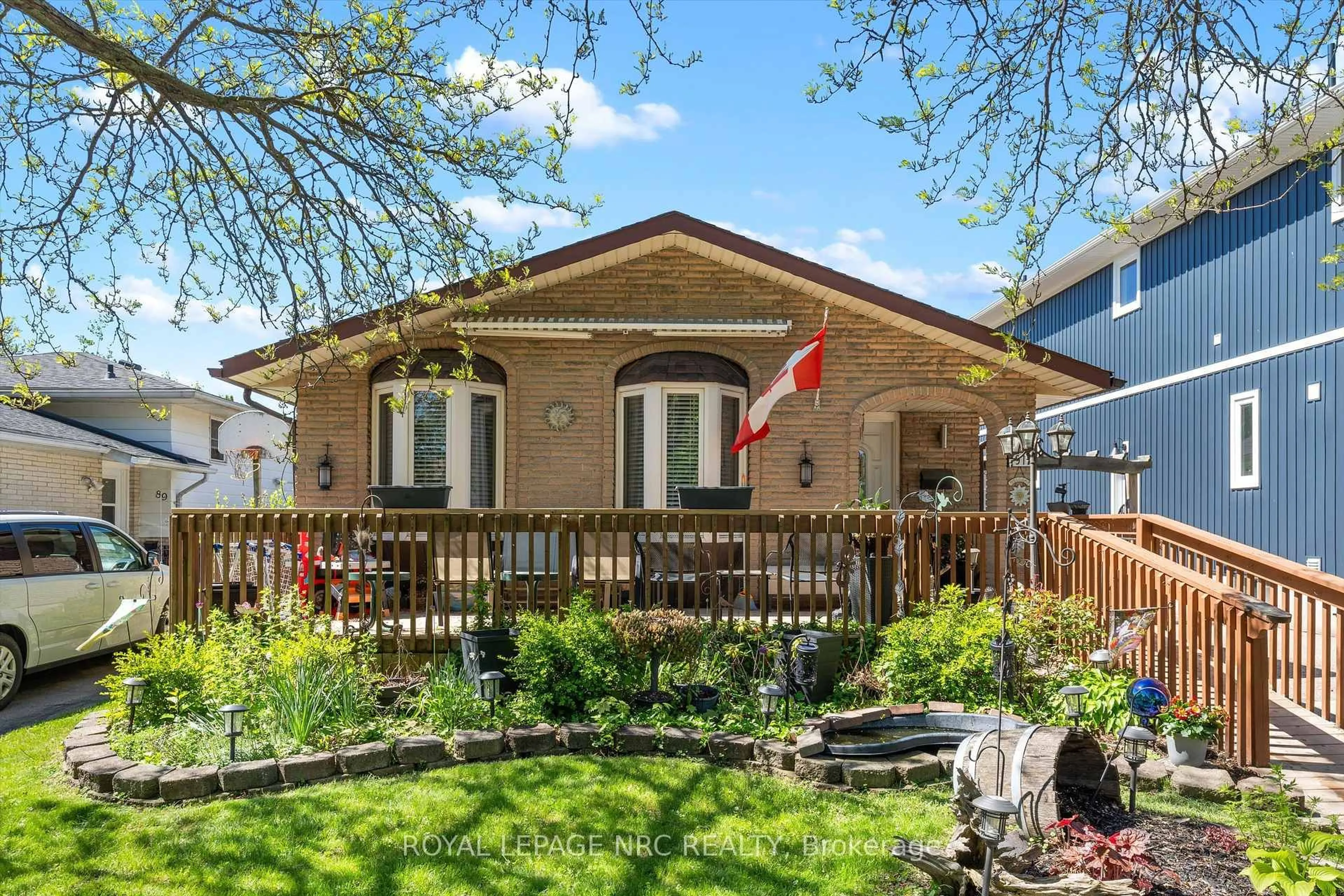Patio, street for 91 Lafayette Dr, St. Catharines Ontario L2N 6C5