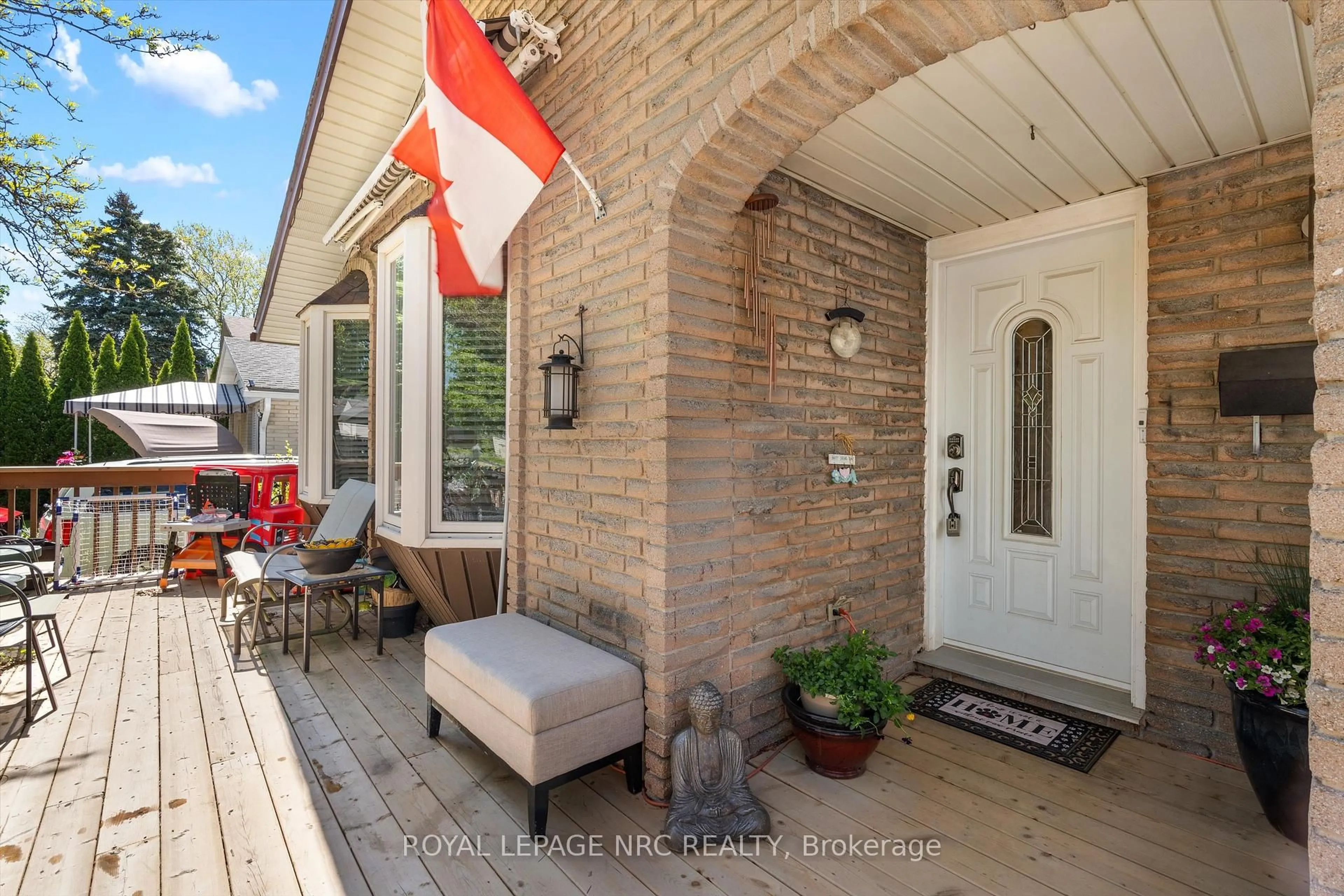Indoor entryway for 91 Lafayette Dr, St. Catharines Ontario L2N 6C5