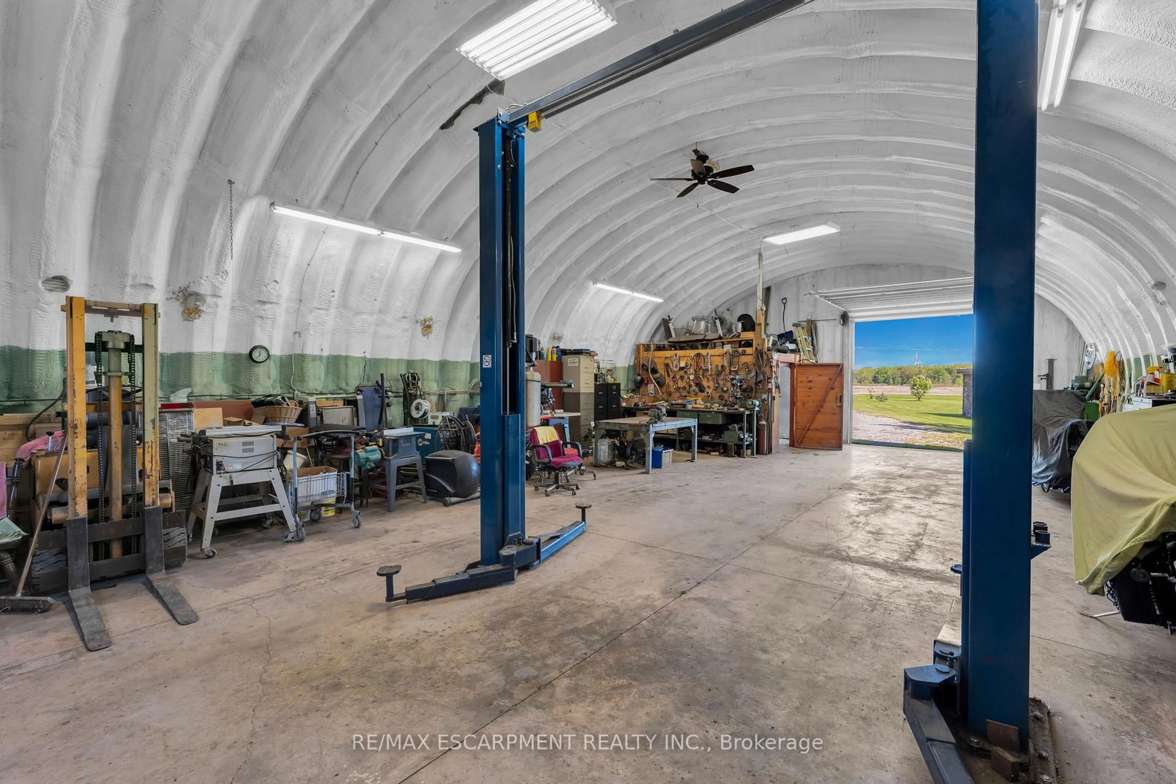 Indoor garage for 6724 Elcho Rd, West Lincoln Ontario L0R 2J0