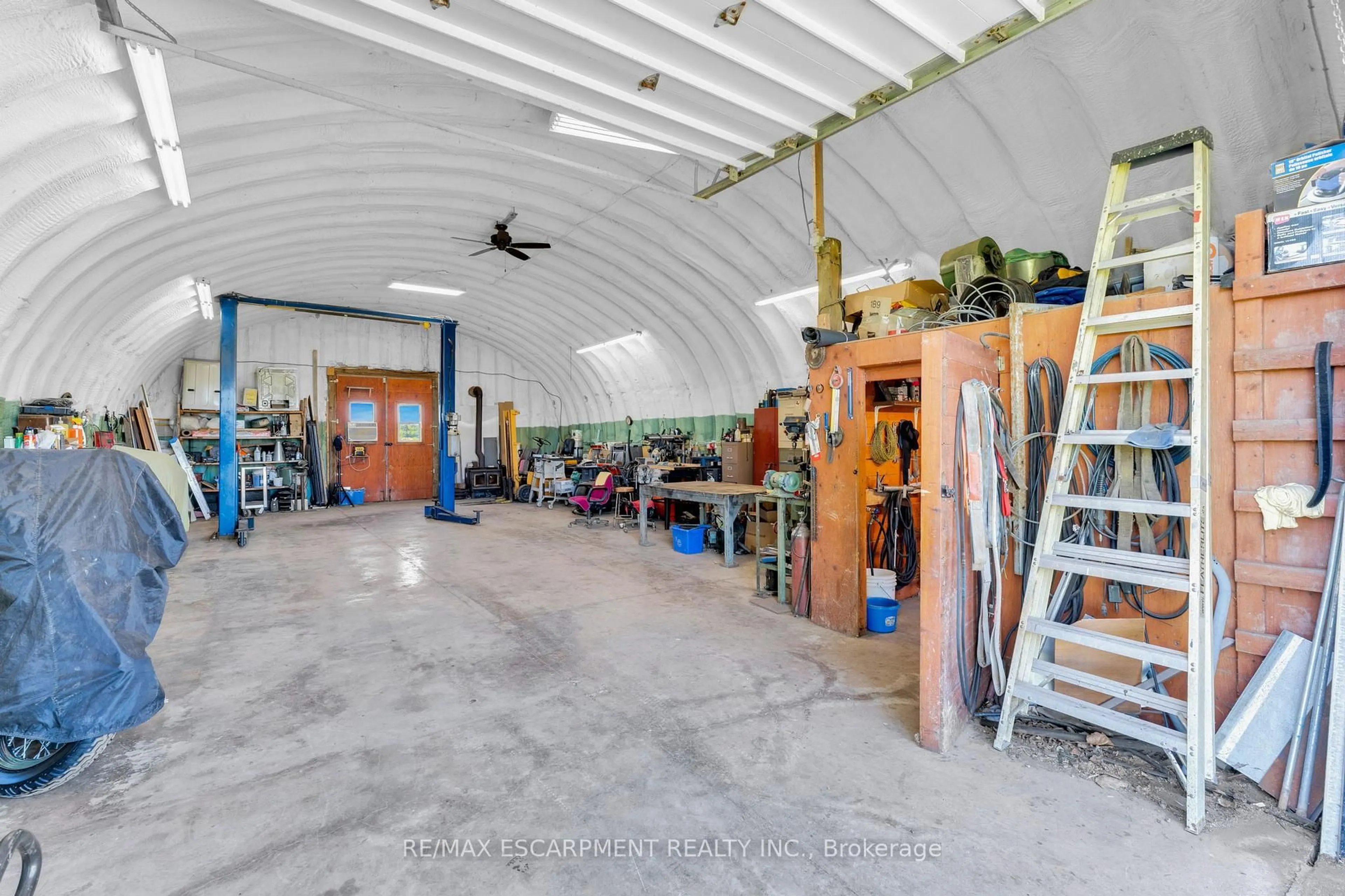 Indoor garage for 6724 Elcho Rd, West Lincoln Ontario L0R 2J0