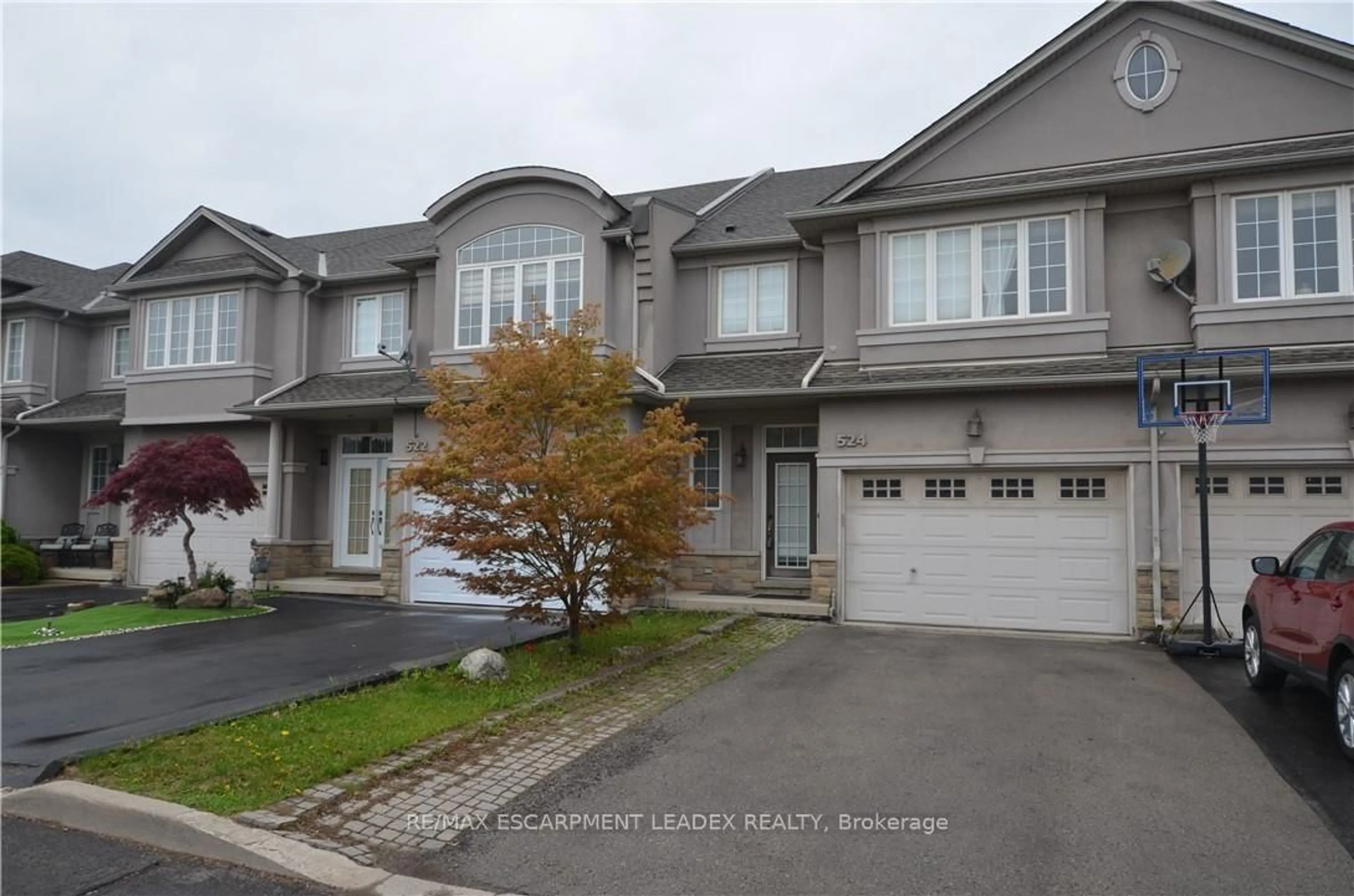 A pic from outside/outdoor area/front of a property/back of a property/a pic from drone, street for 524 Stonehenge Dr, Hamilton Ontario L9K 1S7