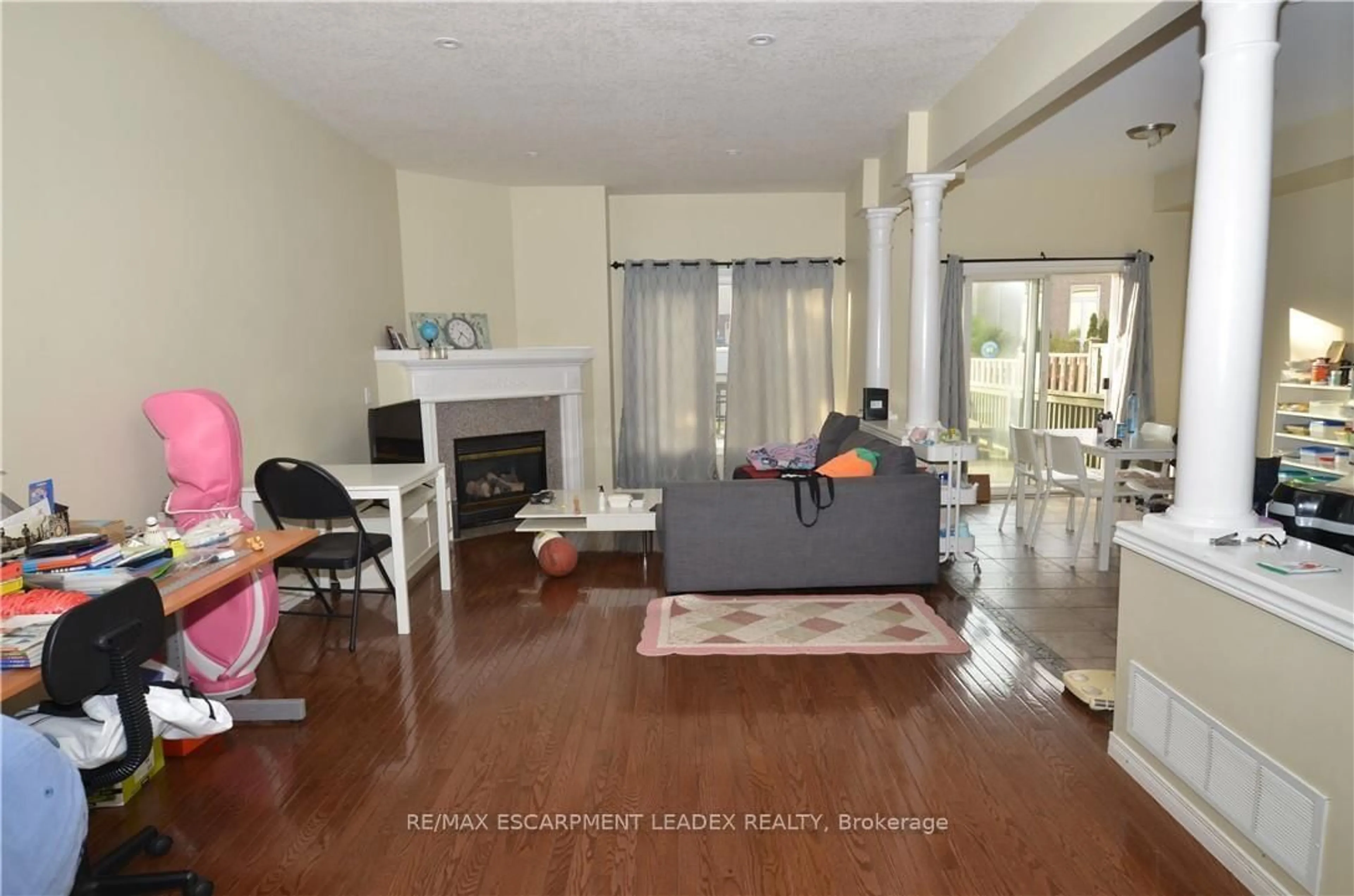 Living room with furniture, unknown for 524 Stonehenge Dr, Hamilton Ontario L9K 1S7