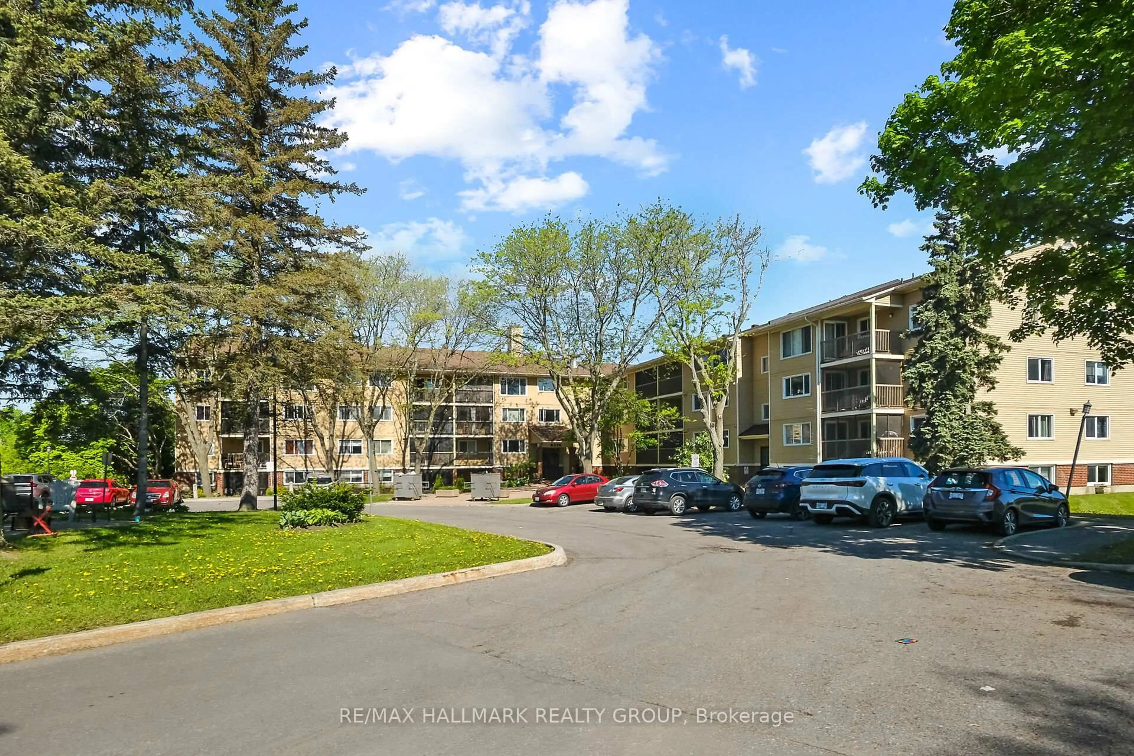 Patio, unknown for 6376 Bilberry Dr #402, Ottawa Ontario K1C 4P6